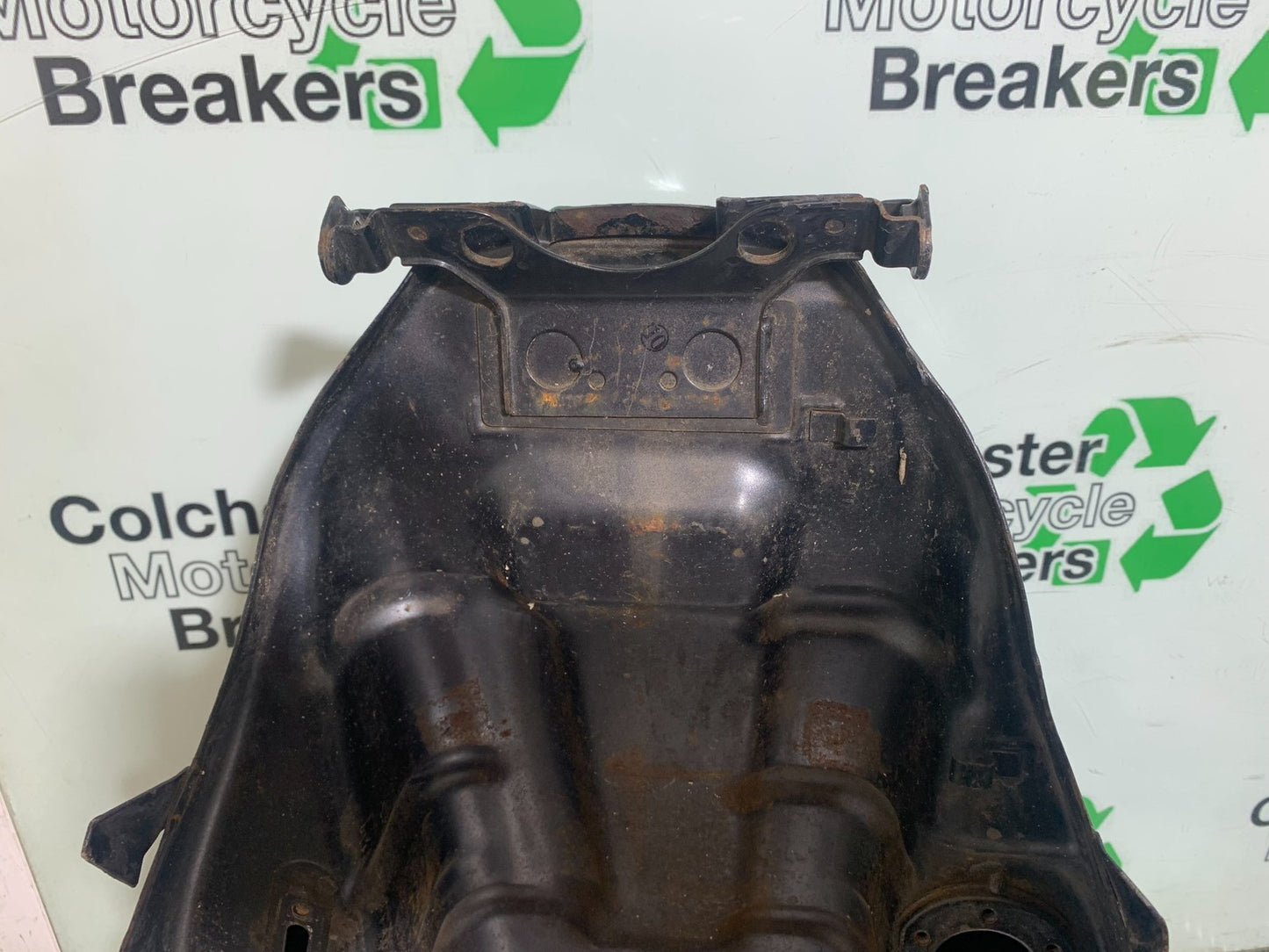 KAWASAKI GPX 750 GPX 750 PETROL TANK   YEAR 1990
