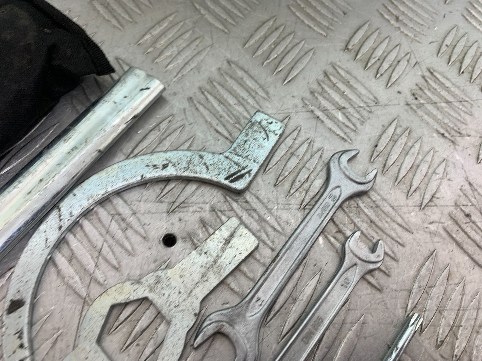 KTM 1290 SUPER DUKE R TOOL KIT  YEAR 2020-2024 (CMB1272)