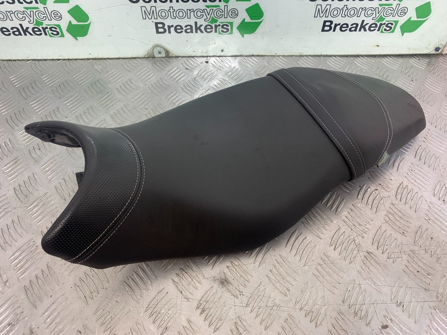 TRIUMPH 675 STREET TRIPLE SEAT  2013-2016 (CMB1186)