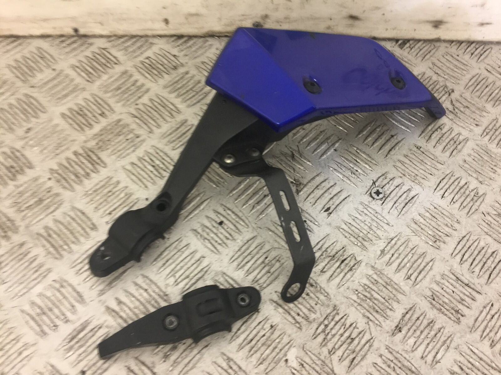 YAMAHA MT07 MT-07 TRACER RIGHT HAND GUARD  YEAR 2016 (STOCK 642)