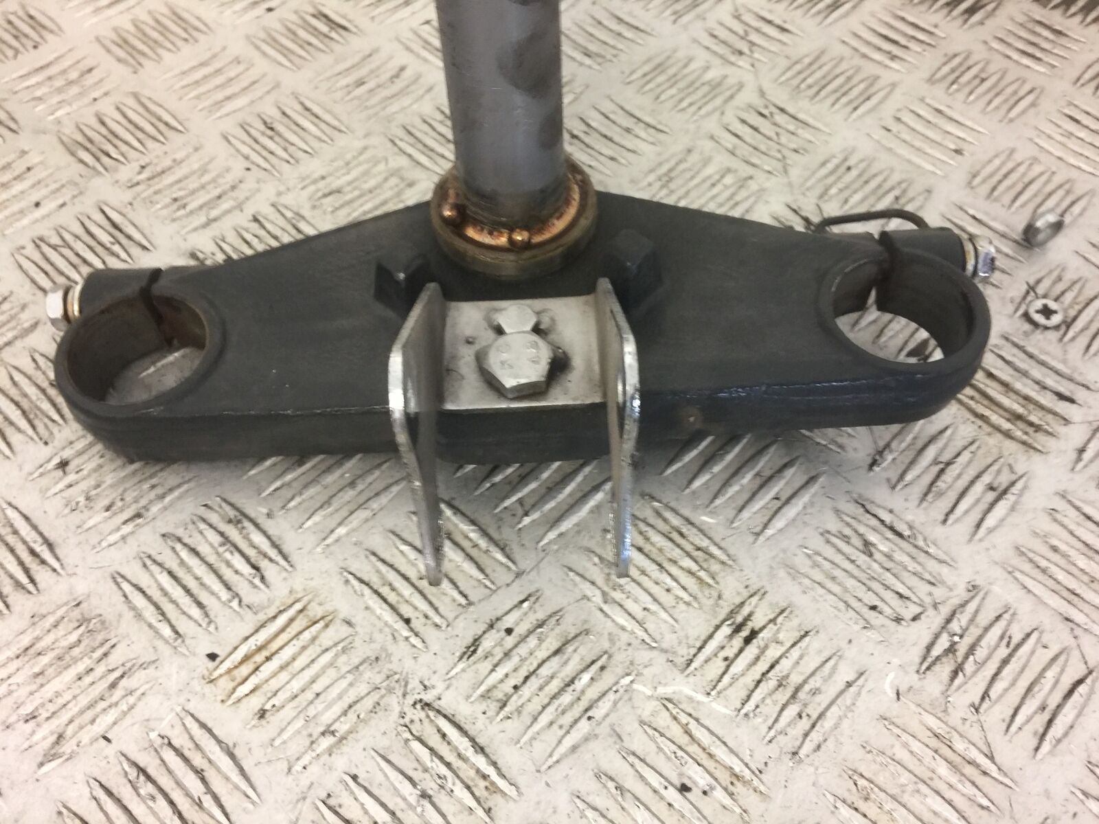 KEEWAY SUPERLIGHT 125 BOTTOM YOKE  DISC 2018 (STOCK 553)