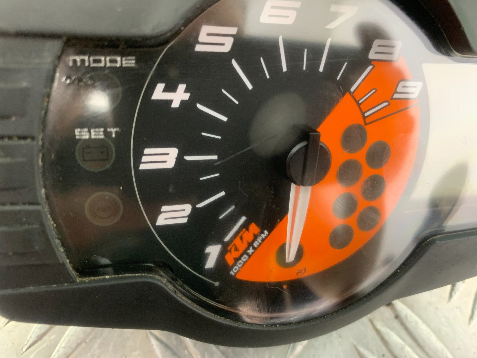 KTM 690 DUKE R LC4 SPEEDO DASH CLOCKS YEAR 2012-2015  (CMB1180)