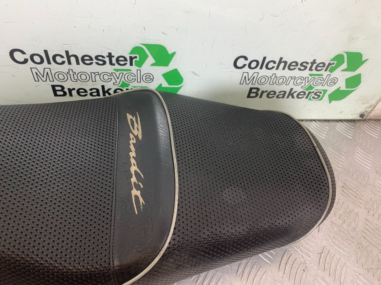 SUZUKI GSF600 GSF 600 BANDIT SEAT 2000-2004 (CMB1269)