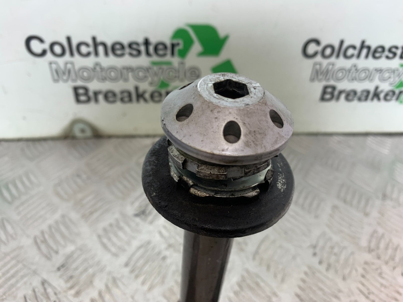 HONDA CBR1100 BLACKBIRD BOTTOM YOKE   YEAR 1999-2005 (CMB1232)