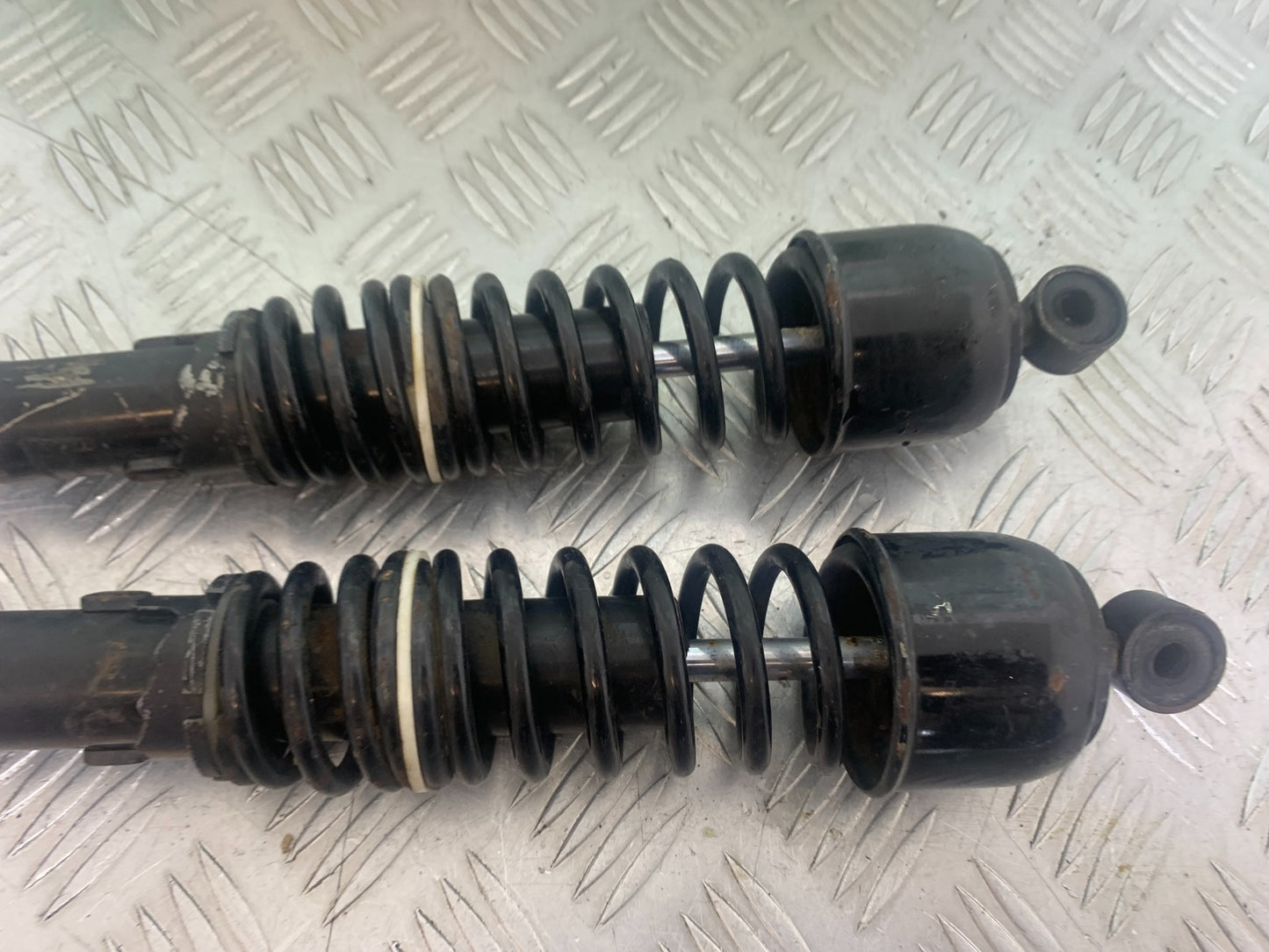 KAWASAKI GT550 GT 550 REAR SHOCKS  YEAR 1984-87 (CMB1141)