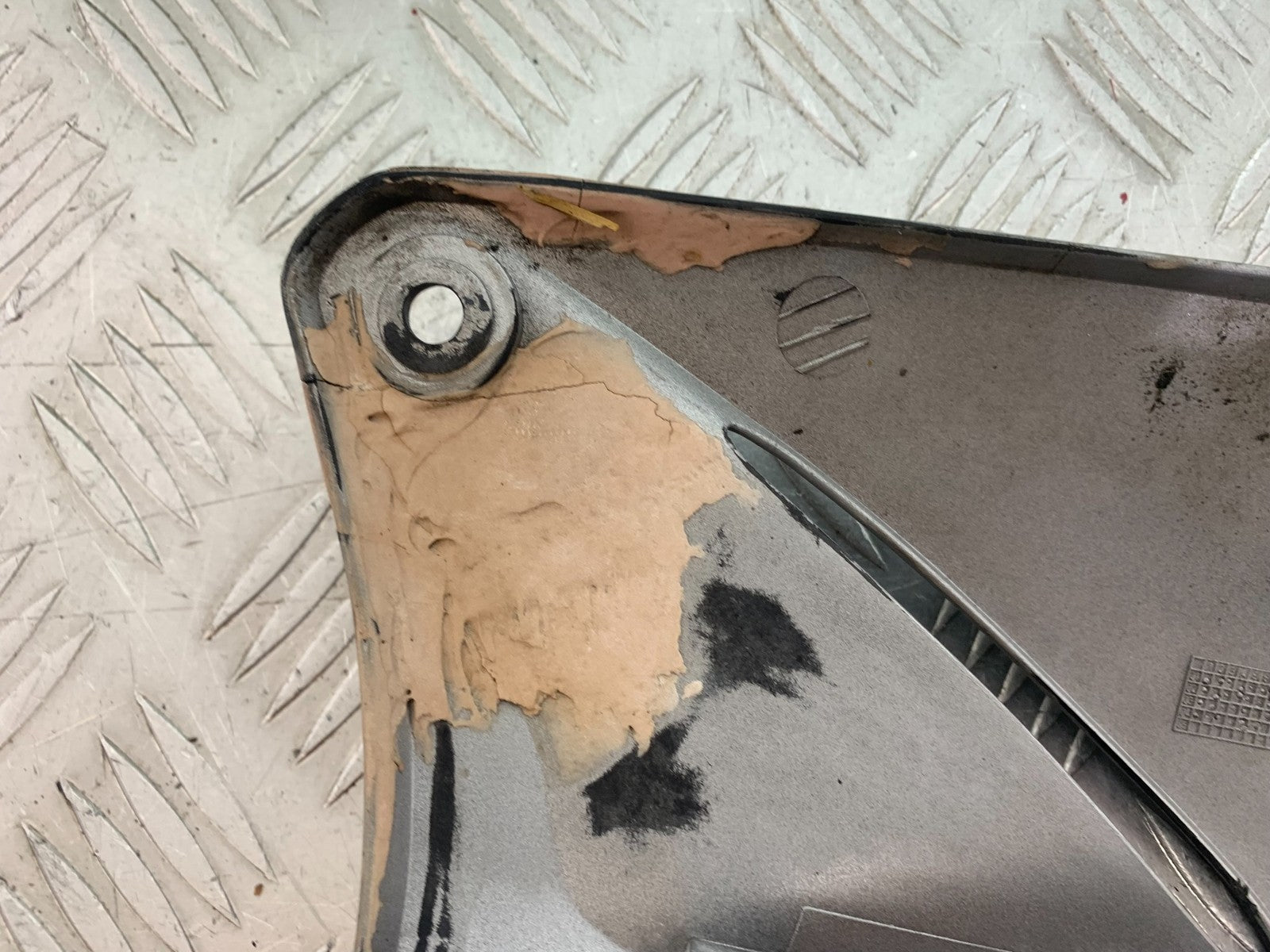 HONDA XL125 VARADERO LEFT SEAT PANEL  YEAR 2001-2006  (CMB1210)