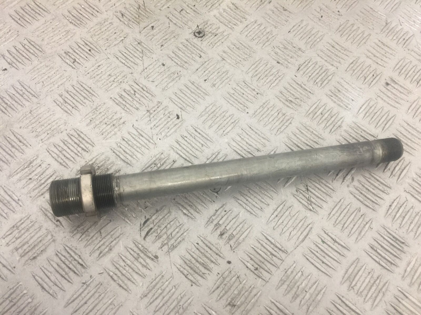 KAWASAKI ZX9R ZX9 E1 SWINGARM SPINDLE  YEAR 2000 (STOCK 816)