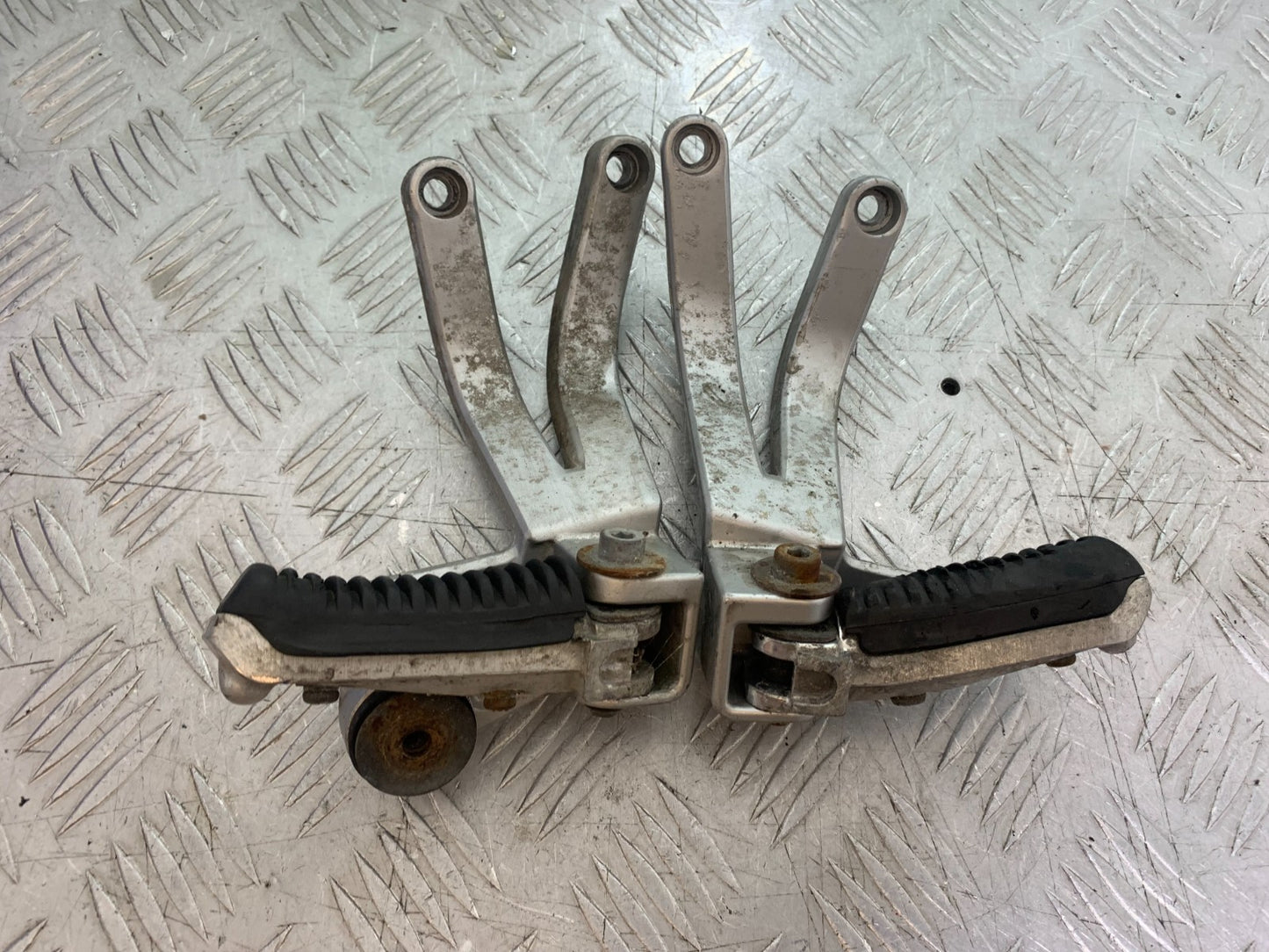 SUZUKI RF900 RF 900  REAR HANGERS YEAR 1994-1999 CMB1326
