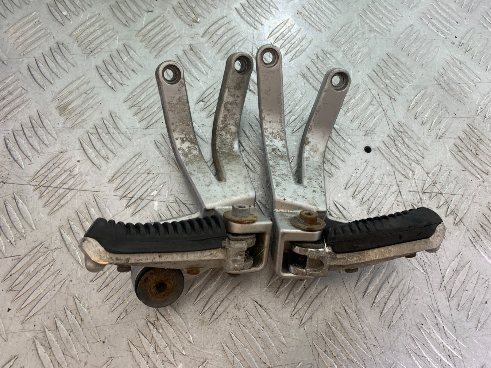 SUZUKI RF900 RF 900  REAR HANGERS YEAR 1994-1999 CMB1326