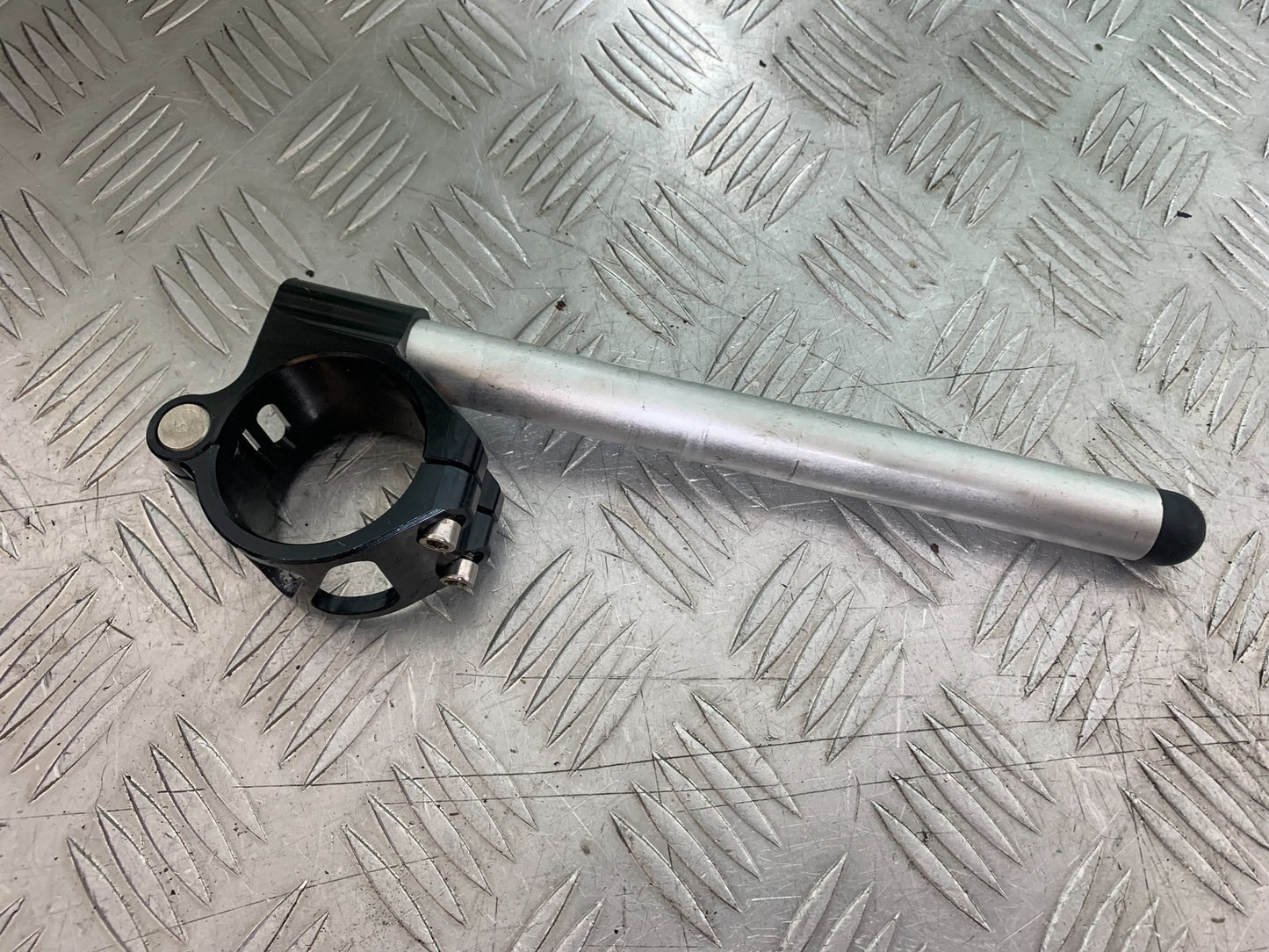 DUCATI 996 SPS 748 916 998 RIGHT HANDLEBAR   1999-2000 (CMB1209)