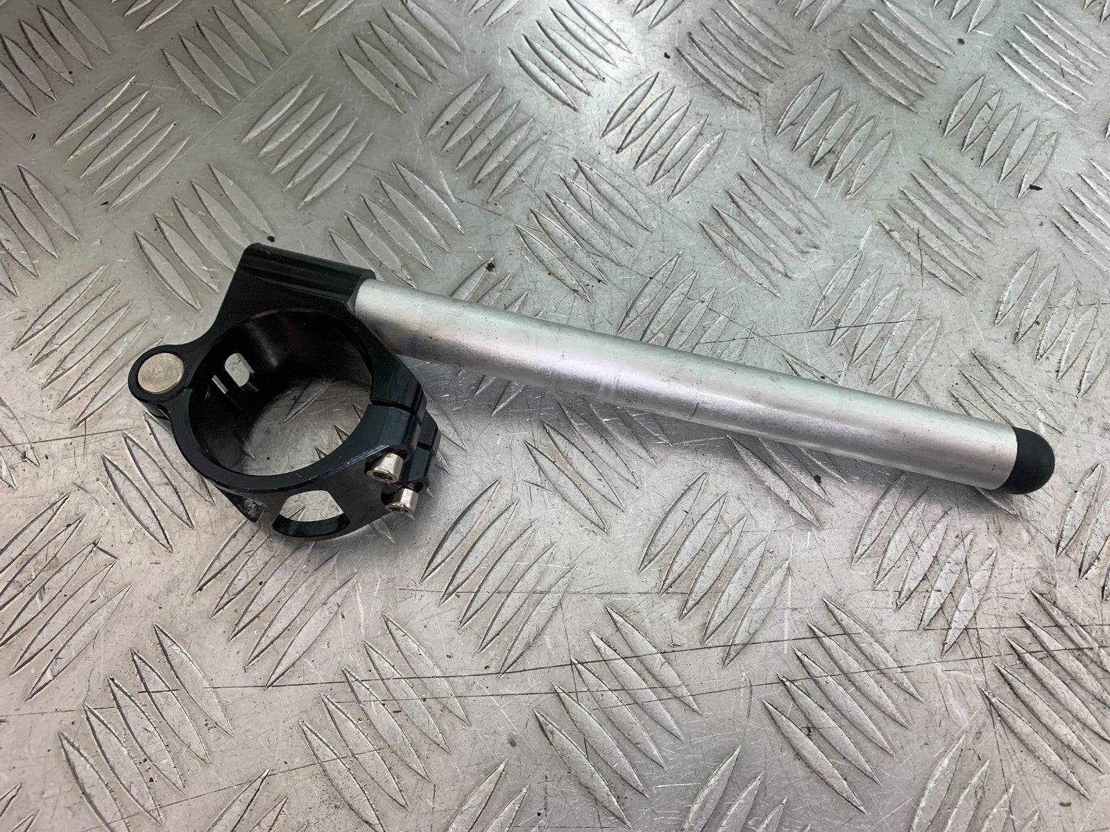 DUCATI 996 SPS 748 916 998 RIGHT HANDLEBAR   1999-2000 (CMB1209)