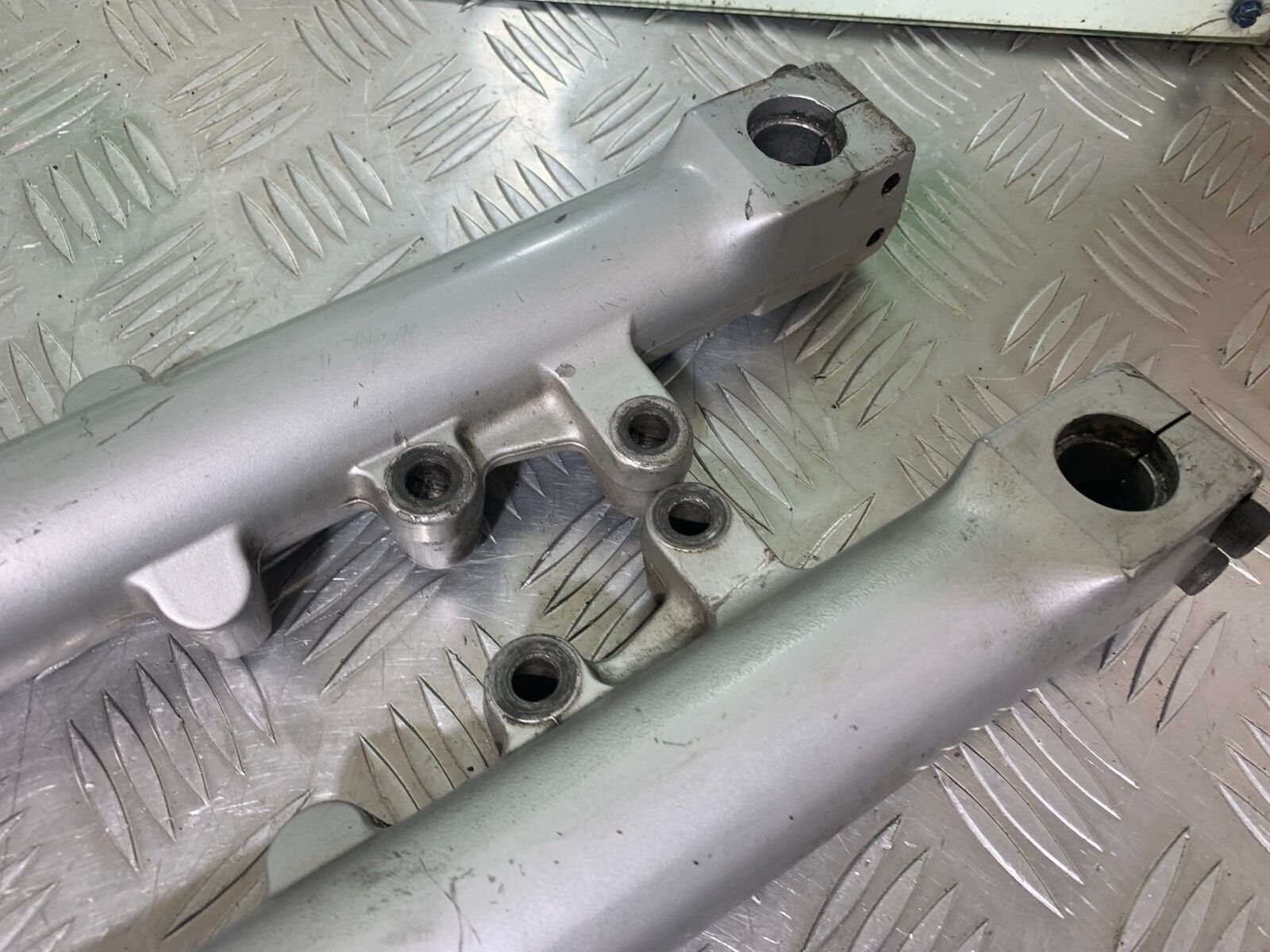KAWASAKI Z750 ZR750 ZR-7S FORKS  YEAR 1999-05 (CMB1135)