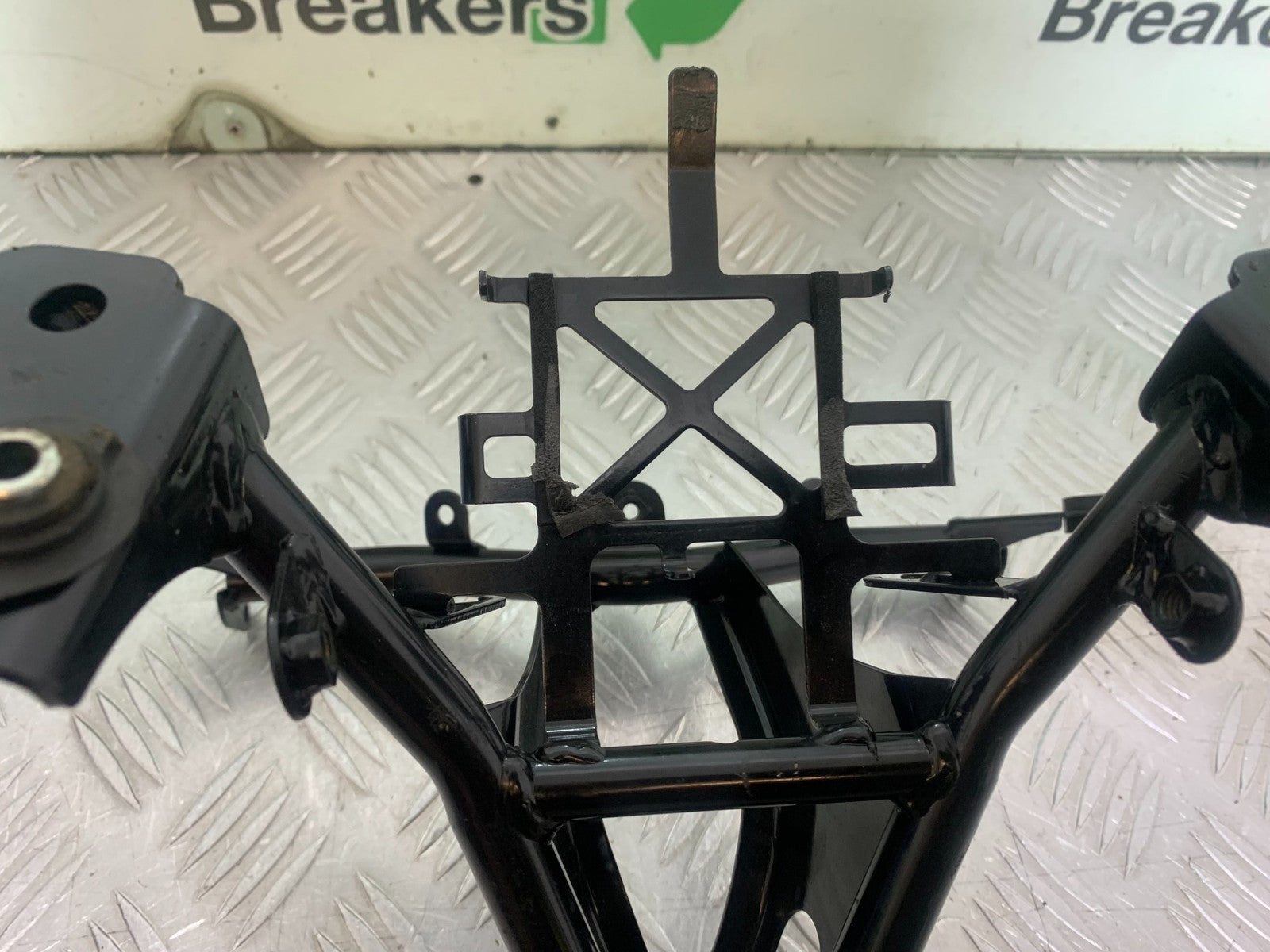 YAMAHA YZF R7 FAIRING BRACKET   YEAR 2022-2025 (CMB1255)