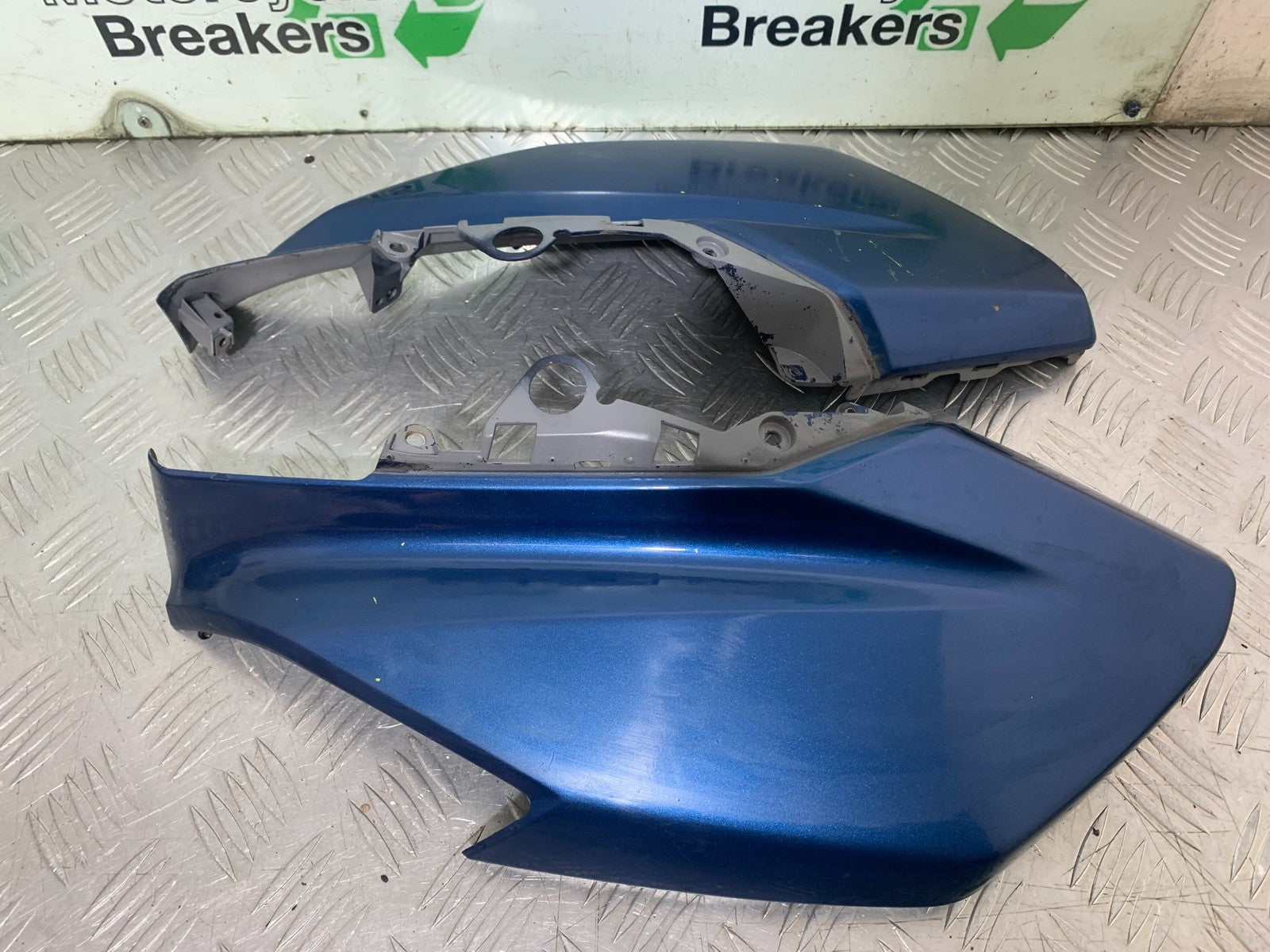 YAMAHA XMAX 125 XMAX-125 LEFT AND RIGHT PANELS  YEAR 2015-2020  (CMB1266)