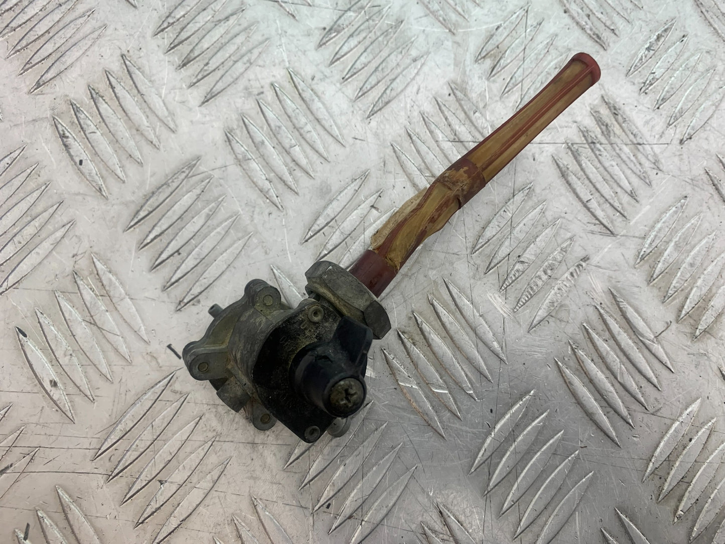 HONDA VTX1300 S-6  PETROL TAP YEAR 2004-09 (CMB1159)