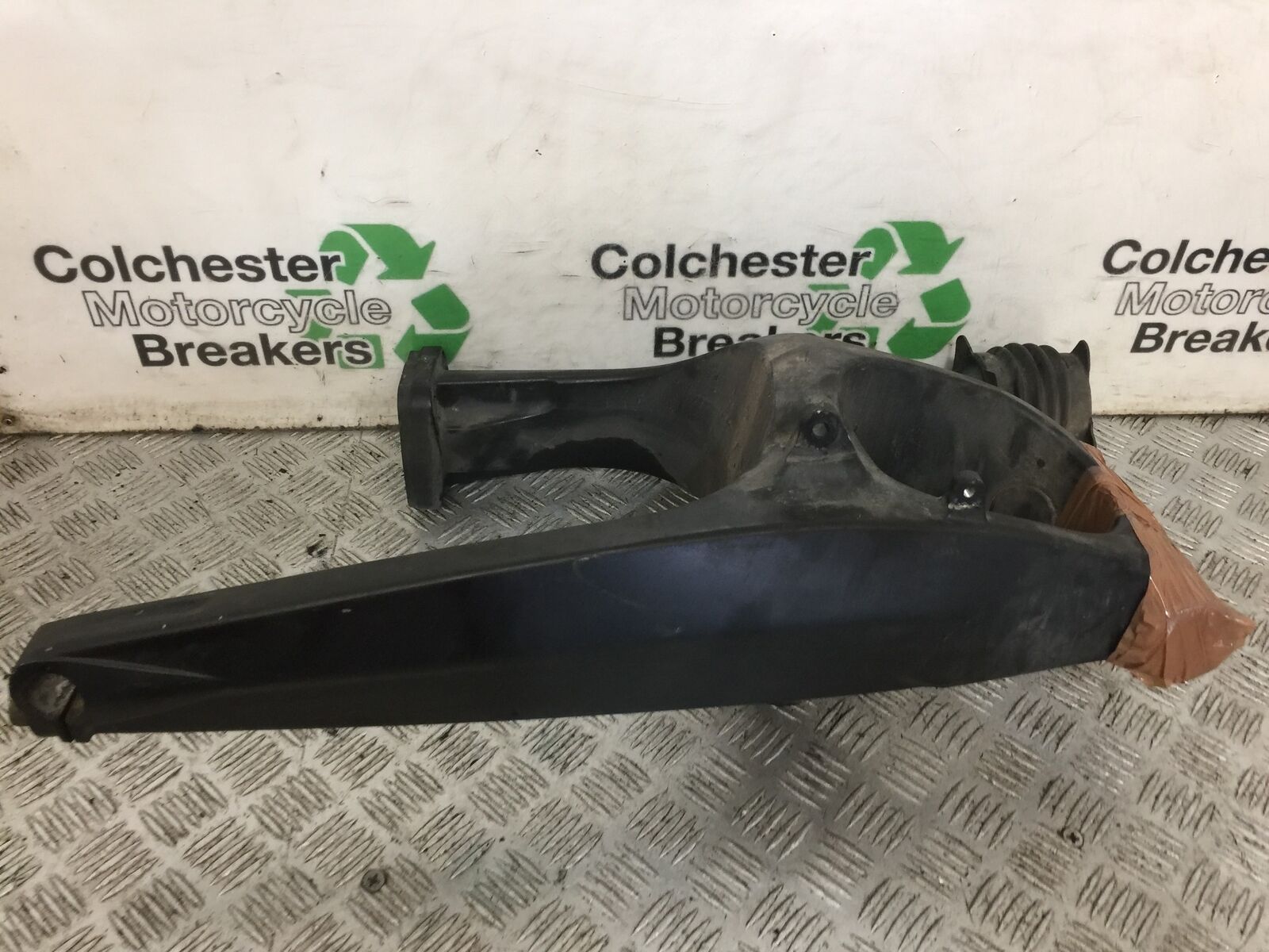 YAMAHA XT1200 Z SUPER TENERE SWINGARM  YEAR  2010-2021 (STOCK 894)