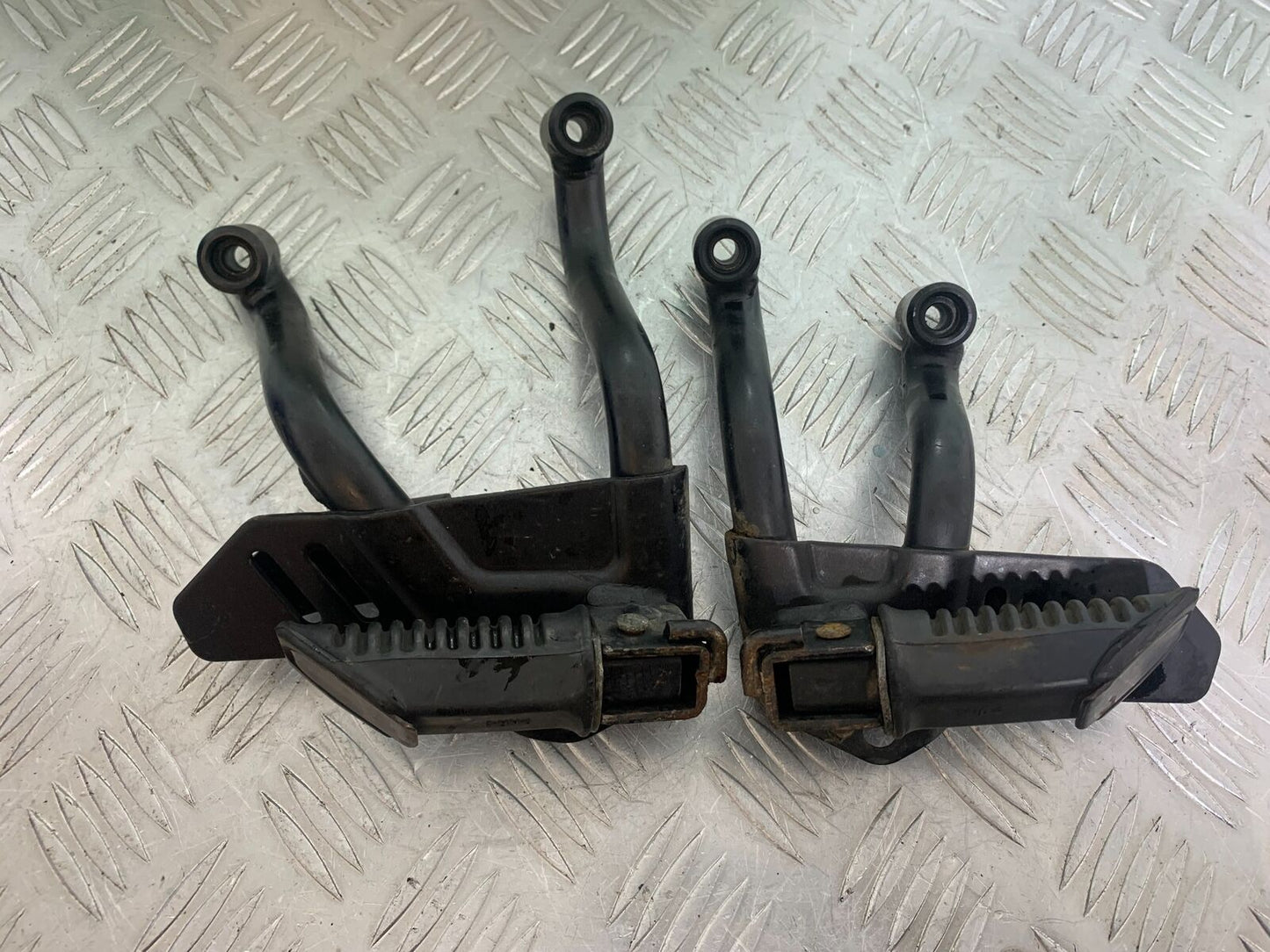 SUZUKI DL 650 V-STROM REAR HANGERS AND PEGS  YEAR 2020 (CMB1117)