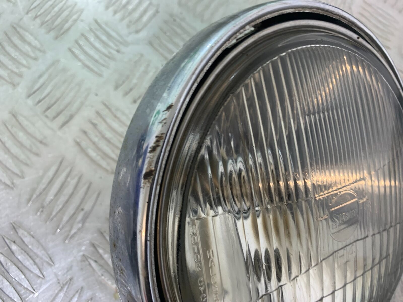 KAWASAKI Z750 ZR750 ZR-7S HEADLIGHT   YEAR 1999-05 (CMB1135)