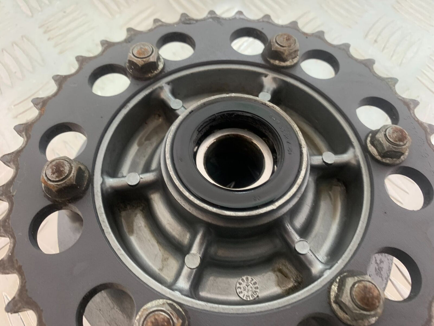 KAWASAKI ZR 750 ZEPHYR SPROCKET CARRIER   YEAR 1991-95 (CMB1008)
