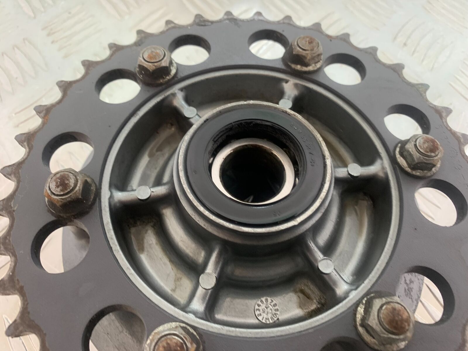 KAWASAKI ZR 750 ZEPHYR SPROCKET CARRIER   YEAR 1991-95 (CMB1008)
