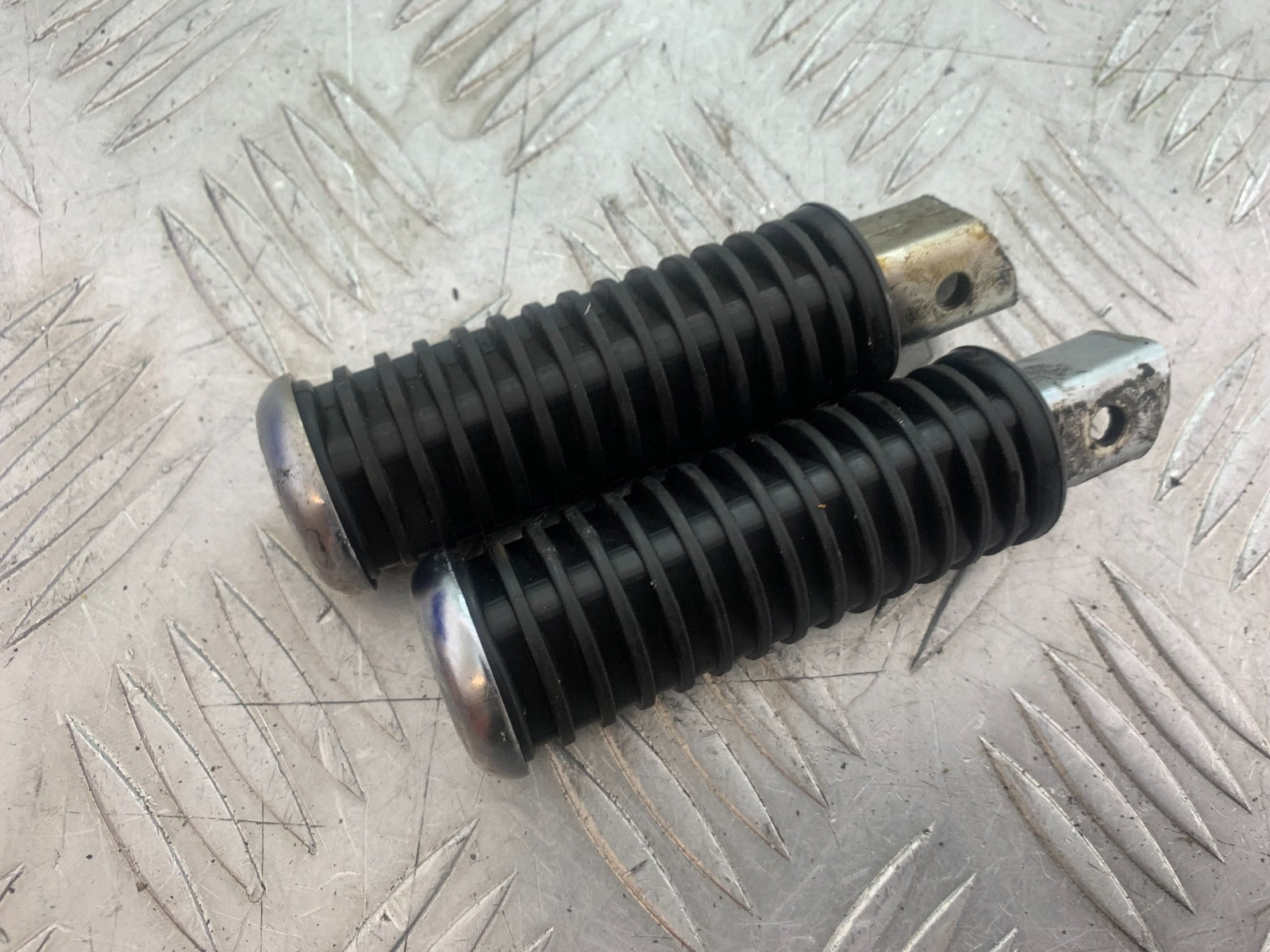 HONDA VTX1300 S-6 REAR FOOTPEGS   YEAR 2004-09 (CMB1159)