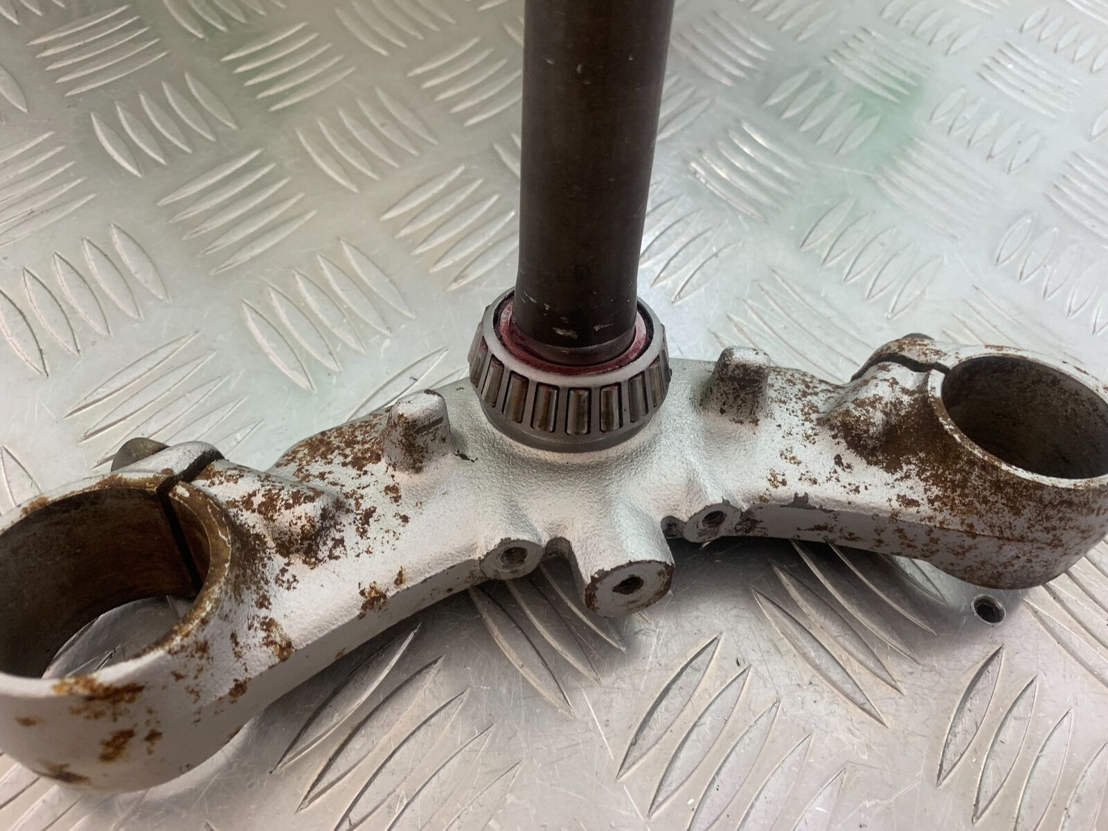 KAWASAKI ZR 750 ZEPHYR BOTTOM YOKE YEAR 1991-95 (CMB1008)