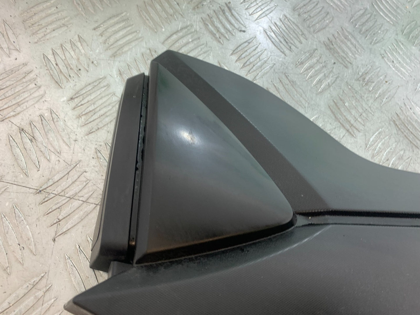 YAMAHA YS125 YS 125 LEFT SEAT PANEL  YEAR 2017-2021 (CMB1321)