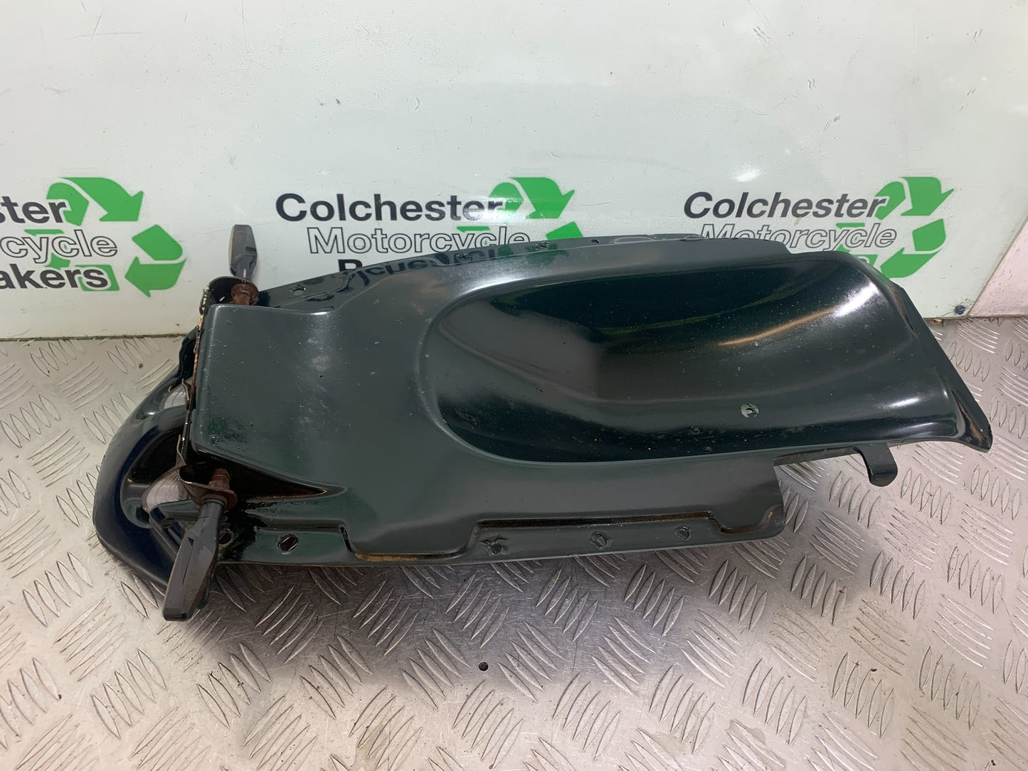 SUZUKI GSF1200  GSF 1200 BANDIT UNDERTRAY  YEAR 1997-2000 (CMB1149)
