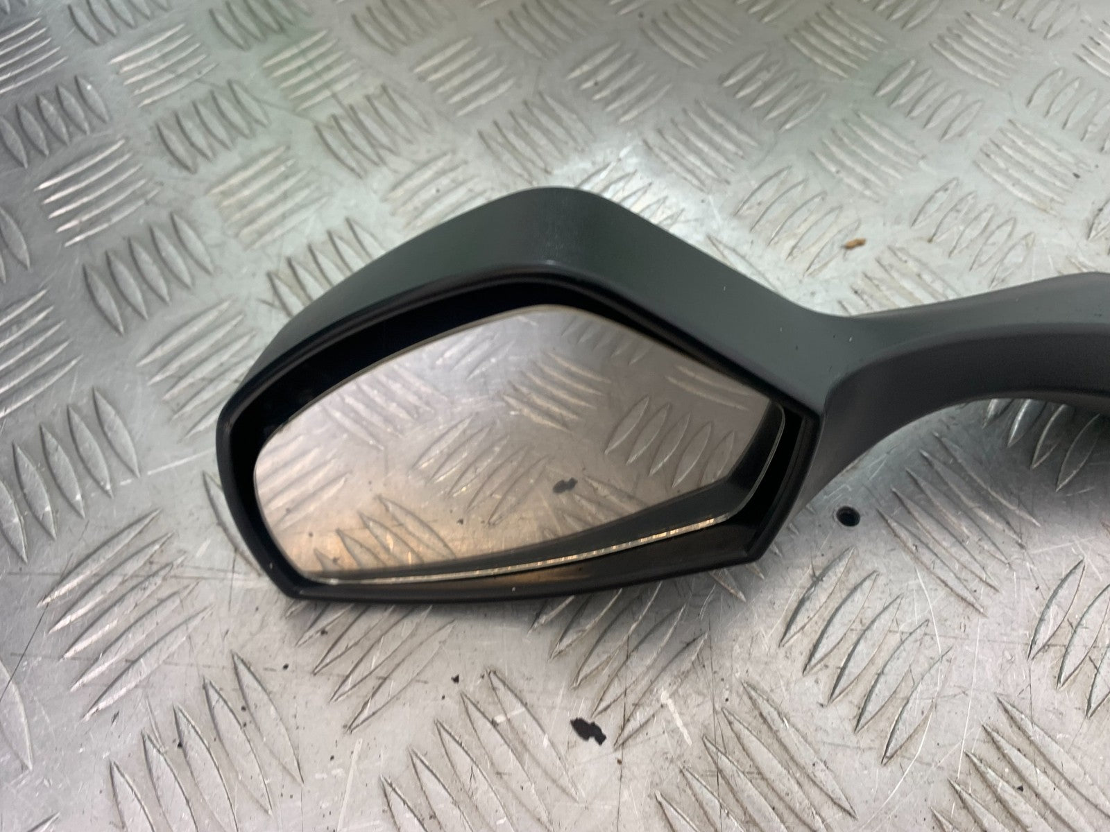TRIUMPH 1050 SPRINT ST LEFT MIRROR   YEAR 2004-2007 (CMB1197)