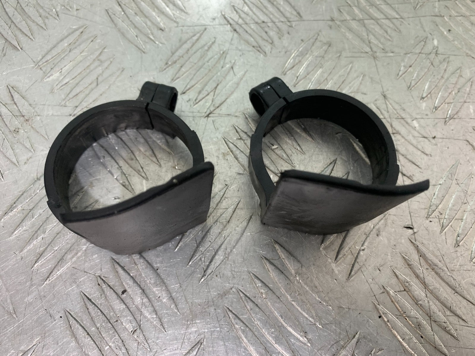 TRIUMPH 1050 SPRINT GT FORK GUARDS  YEAR 2010-2016 (CMB1250)