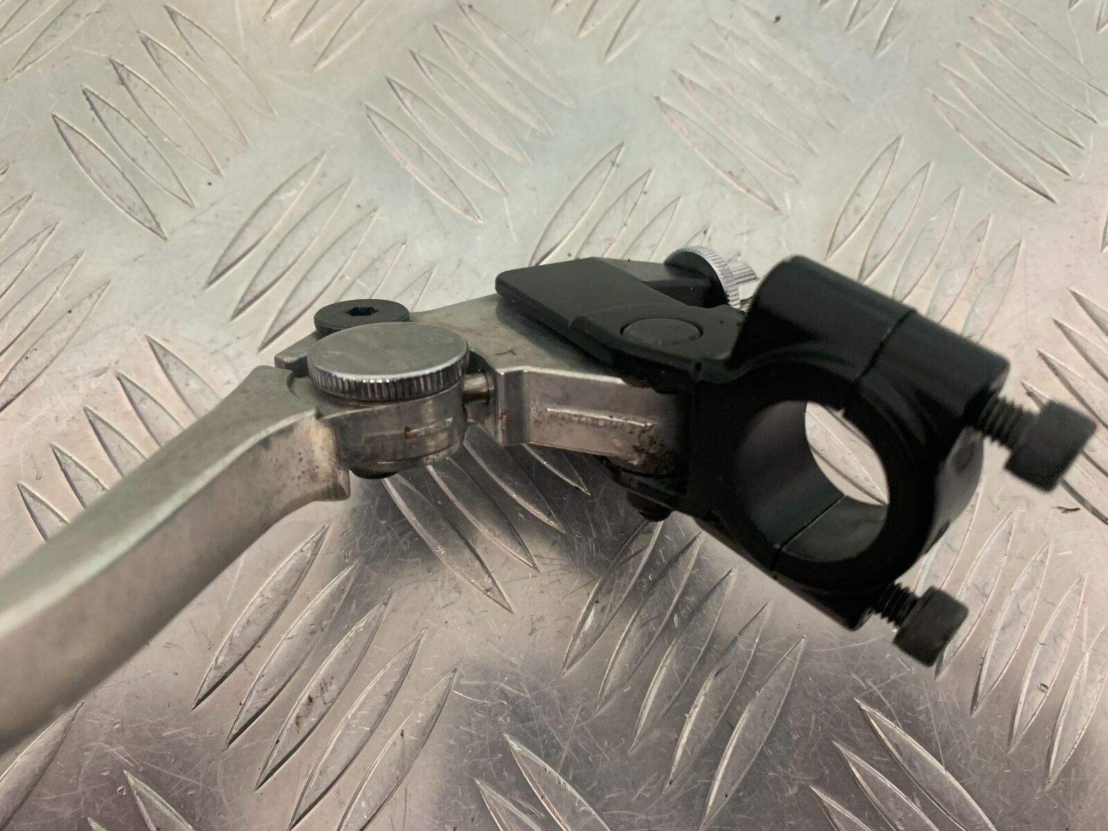 TRIUMPH 1050 SPRINT GT CLUTCH LEVER AND BRACKET YEAR 2010-2014 (STOCK 979)