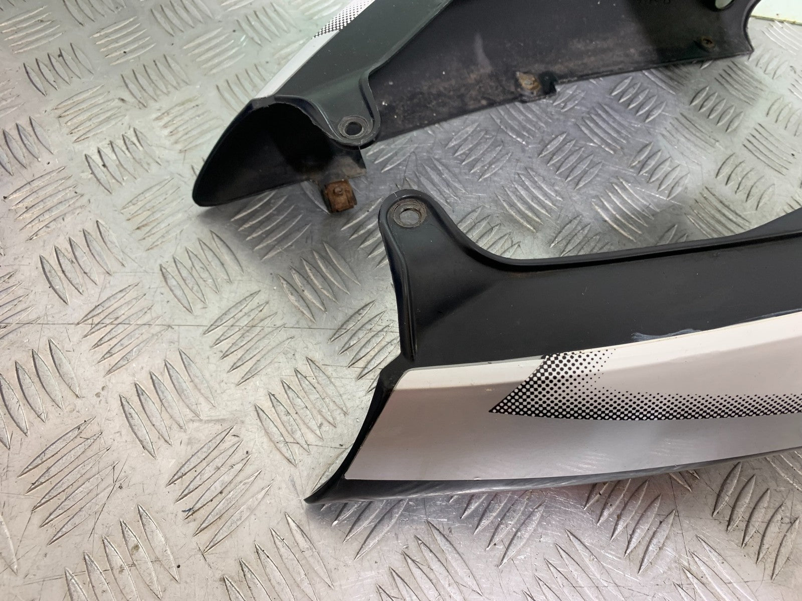 APRILIA RSV1000 RSV 1000 MILLE TAIL PIECE SEAT UNIT  1998- 2003 (CMB1184)