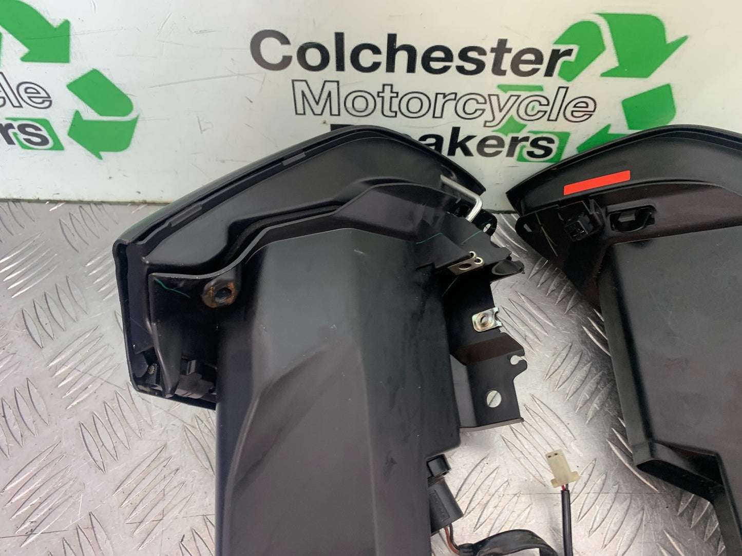 YAMAHA XMAX 300 LEFT AND RIGHT POCKETS  YEAR 2017-2020 (CMB1218)