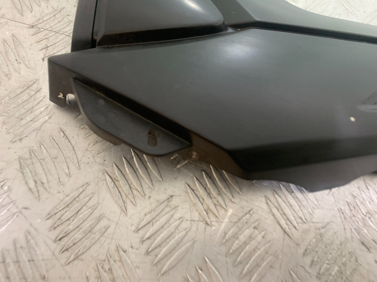 YAMAHA YS125 YS 125 LEFT SEAT PANEL  YEAR 2017-2021 (CMB1321)