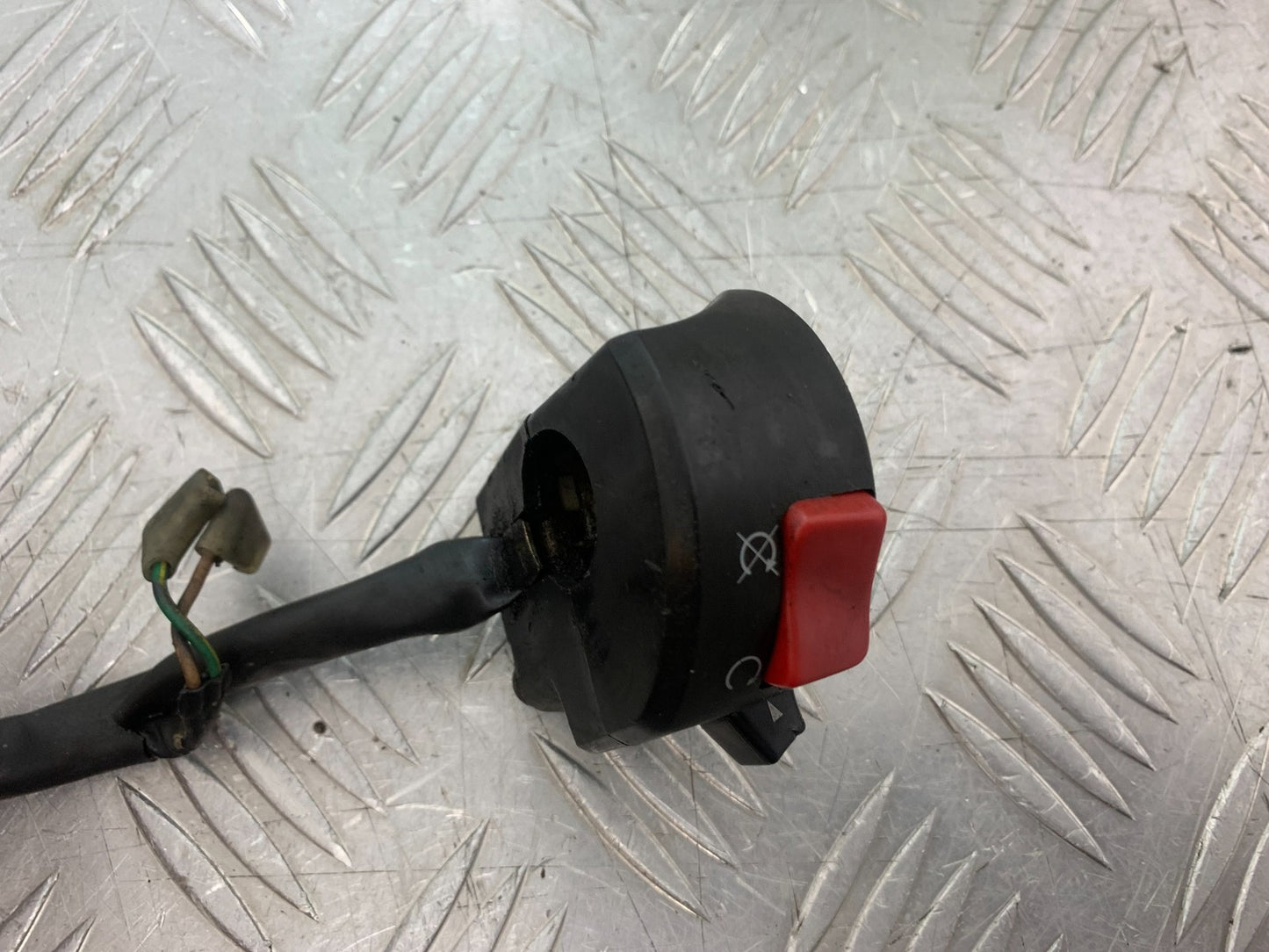 YAMAHA FZS600 FAZER 600 RIGHT SWITCH GEAR YEAR 1998-2001 (CMB1267)