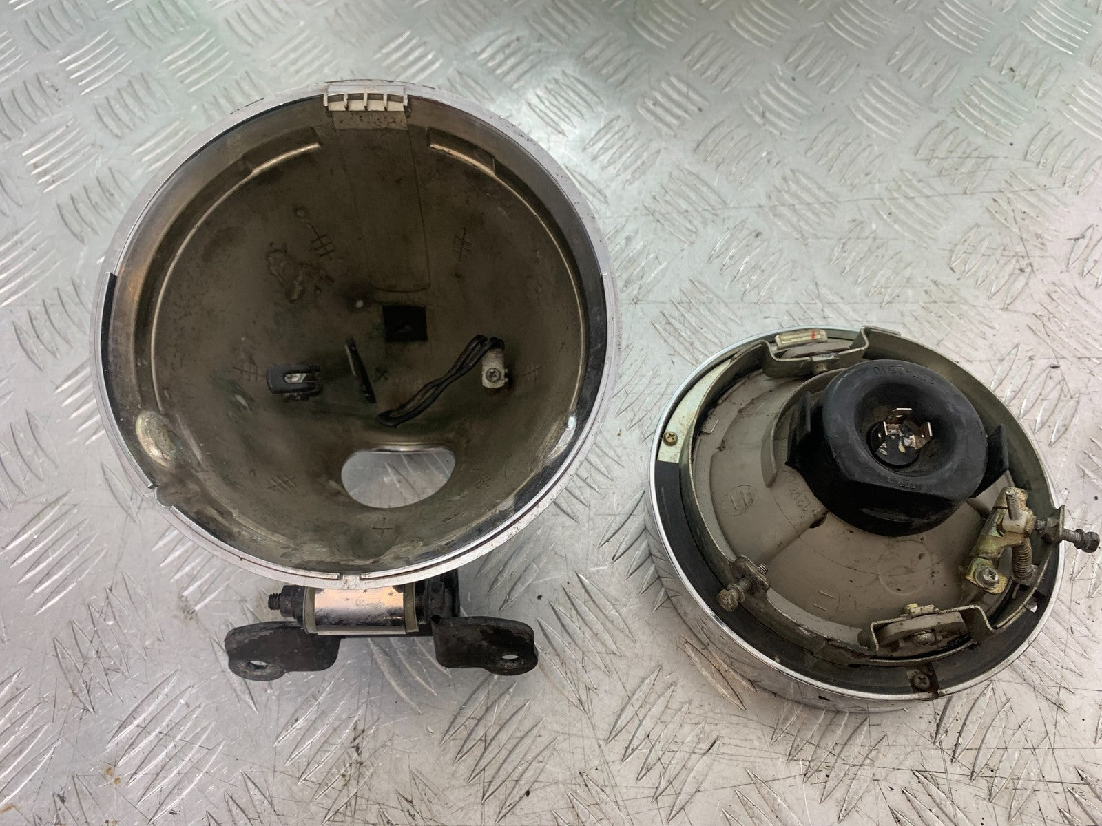HONDA VT750 SHADOW HEADLIGHT AND BACKING YEAR 2003-2004 (CMB1265)