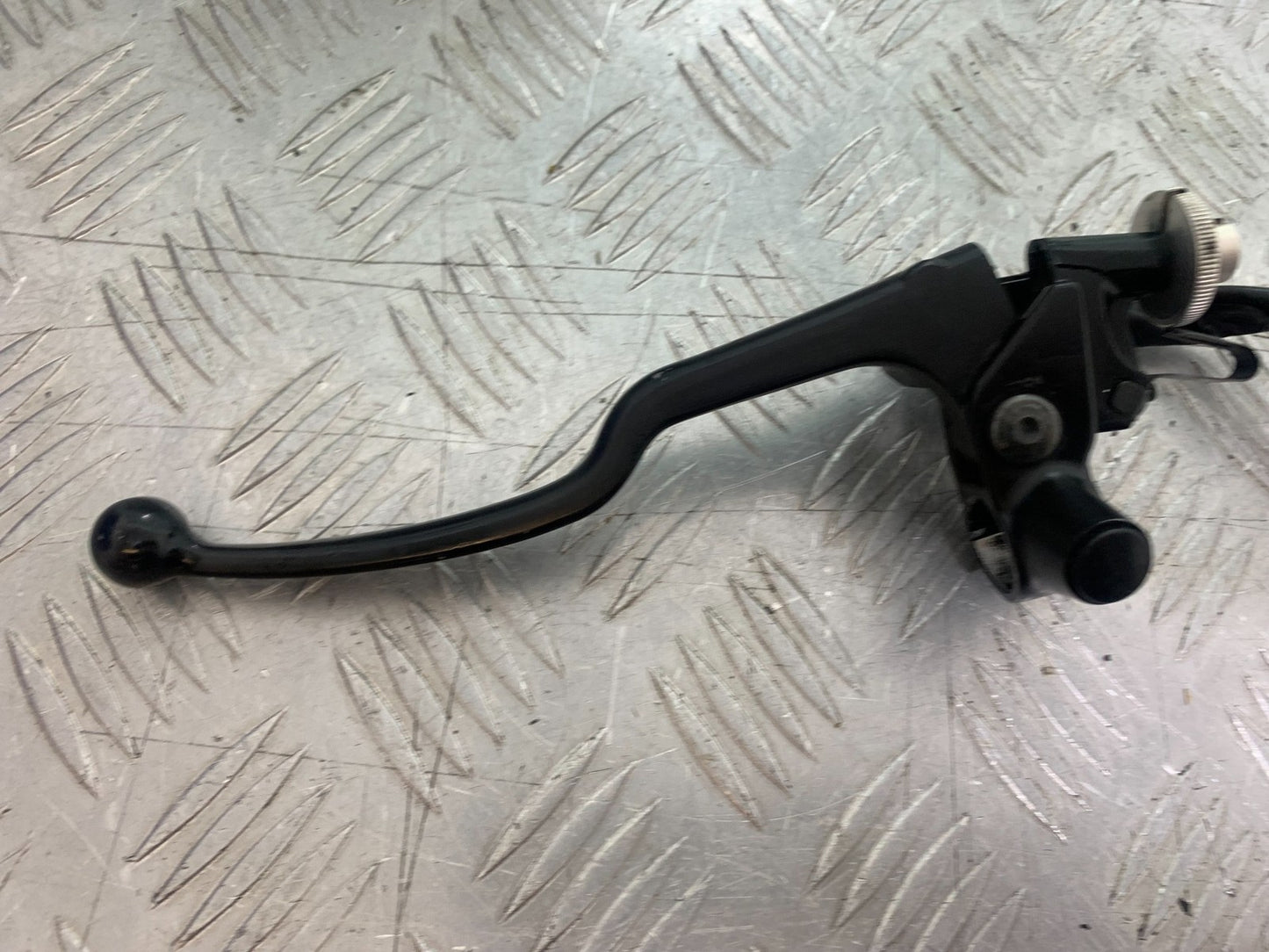 YAMAHA XSR900 XSR 900 CLUTCH LEVER AND BRACKET   YEAR 2022-2024 (CMB1215)