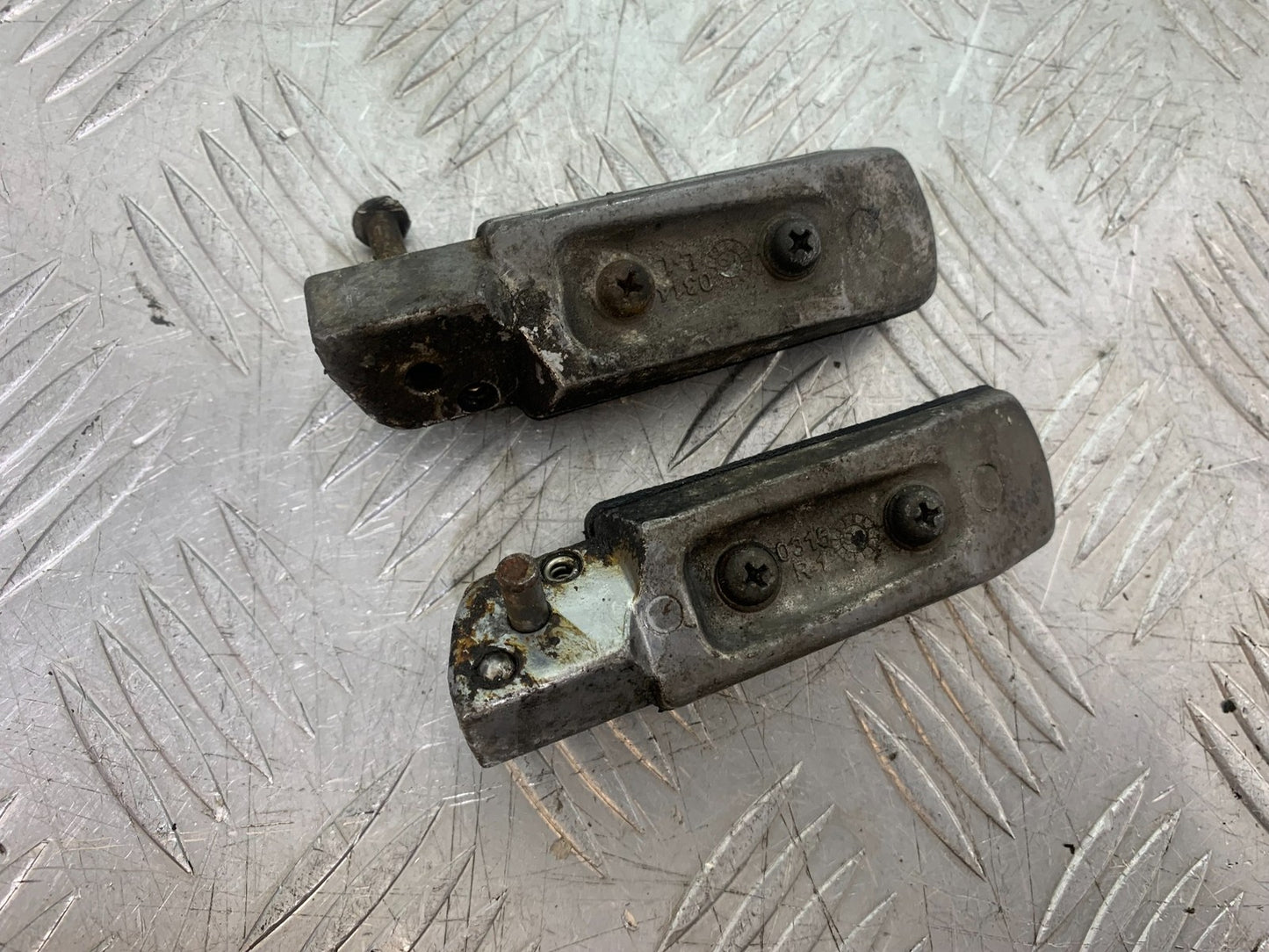 KAWASAKI 650 VERSYS REAR FOOTPEGS   YEAR 2015-2018 (CMB1288)