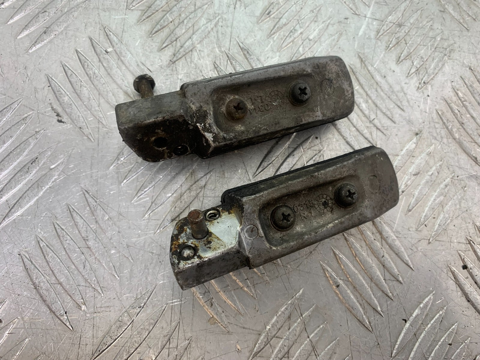 KAWASAKI 650 VERSYS REAR FOOTPEGS   YEAR 2015-2018 (CMB1288)