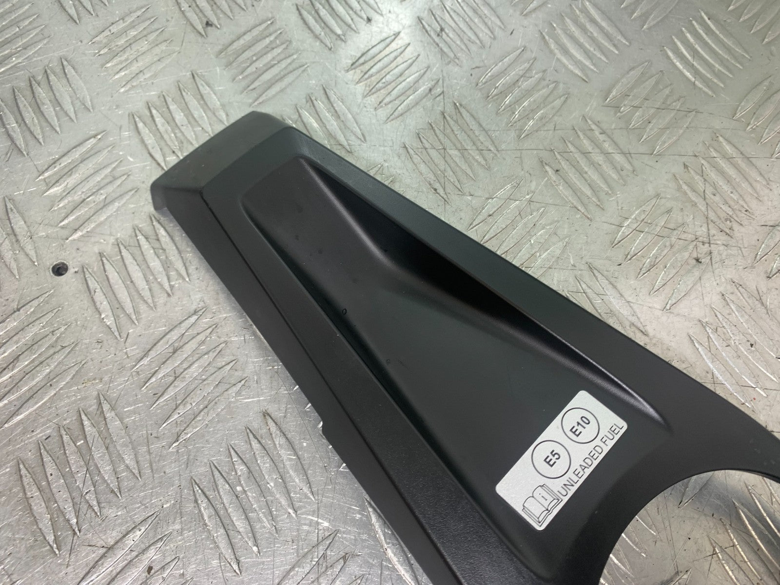 KTM 1290 SUPER DUKE R PETROL TANK INFILL PANEL  YEAR 2020-2024 (CMB1272)
