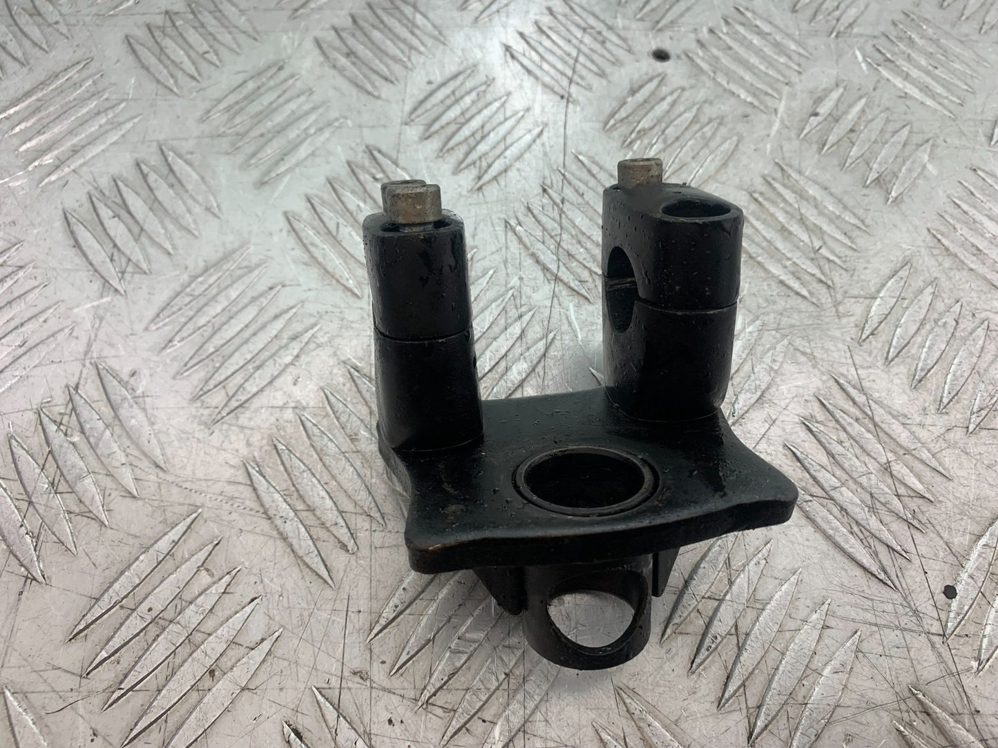 NECO ALEXONE 125 HANDLEBAR CLAMPS  YEAR 2016-2022  (CMB1273)