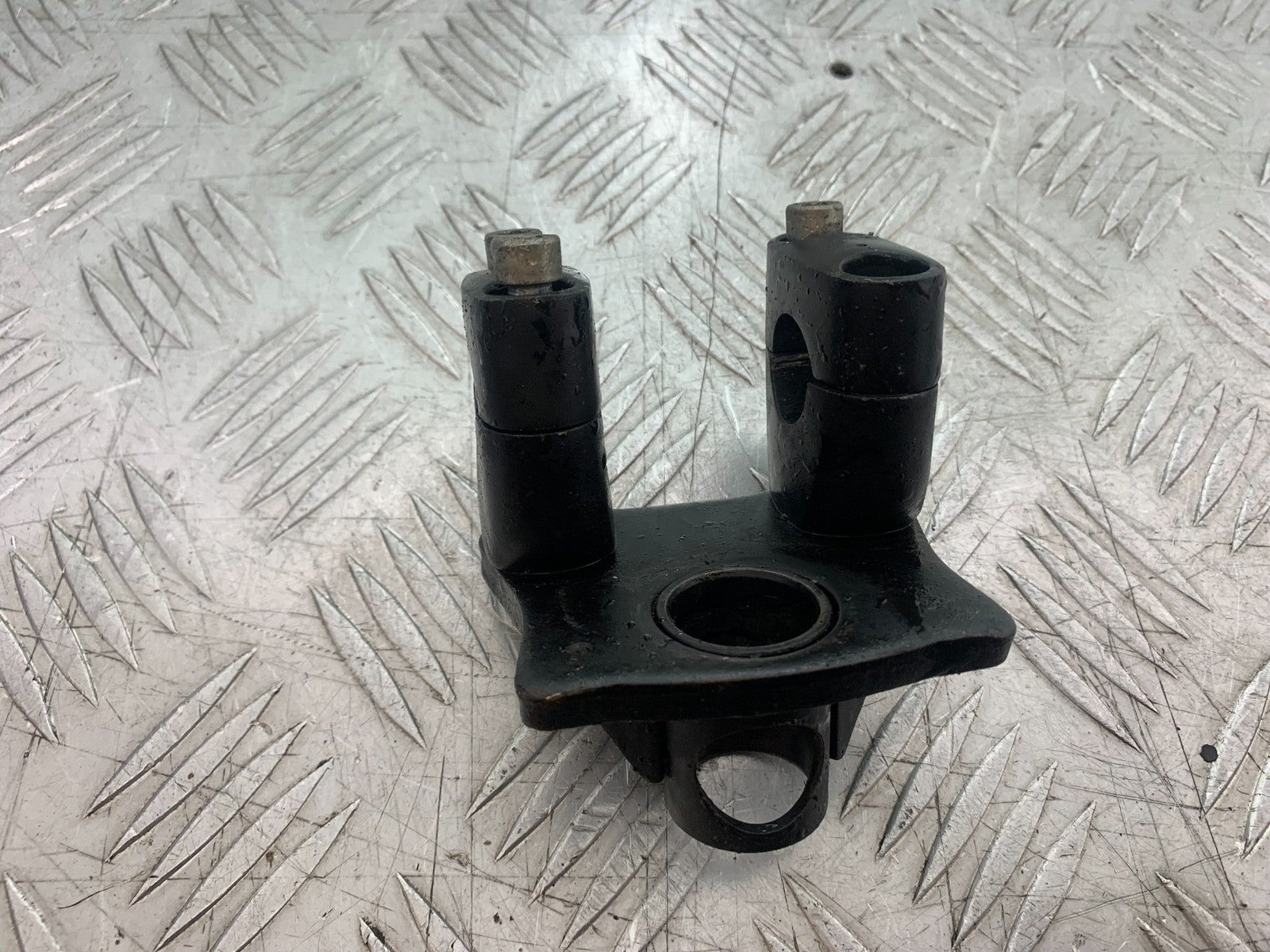 NECO ALEXONE 125 HANDLEBAR CLAMPS  YEAR 2016-2022  (CMB1273)