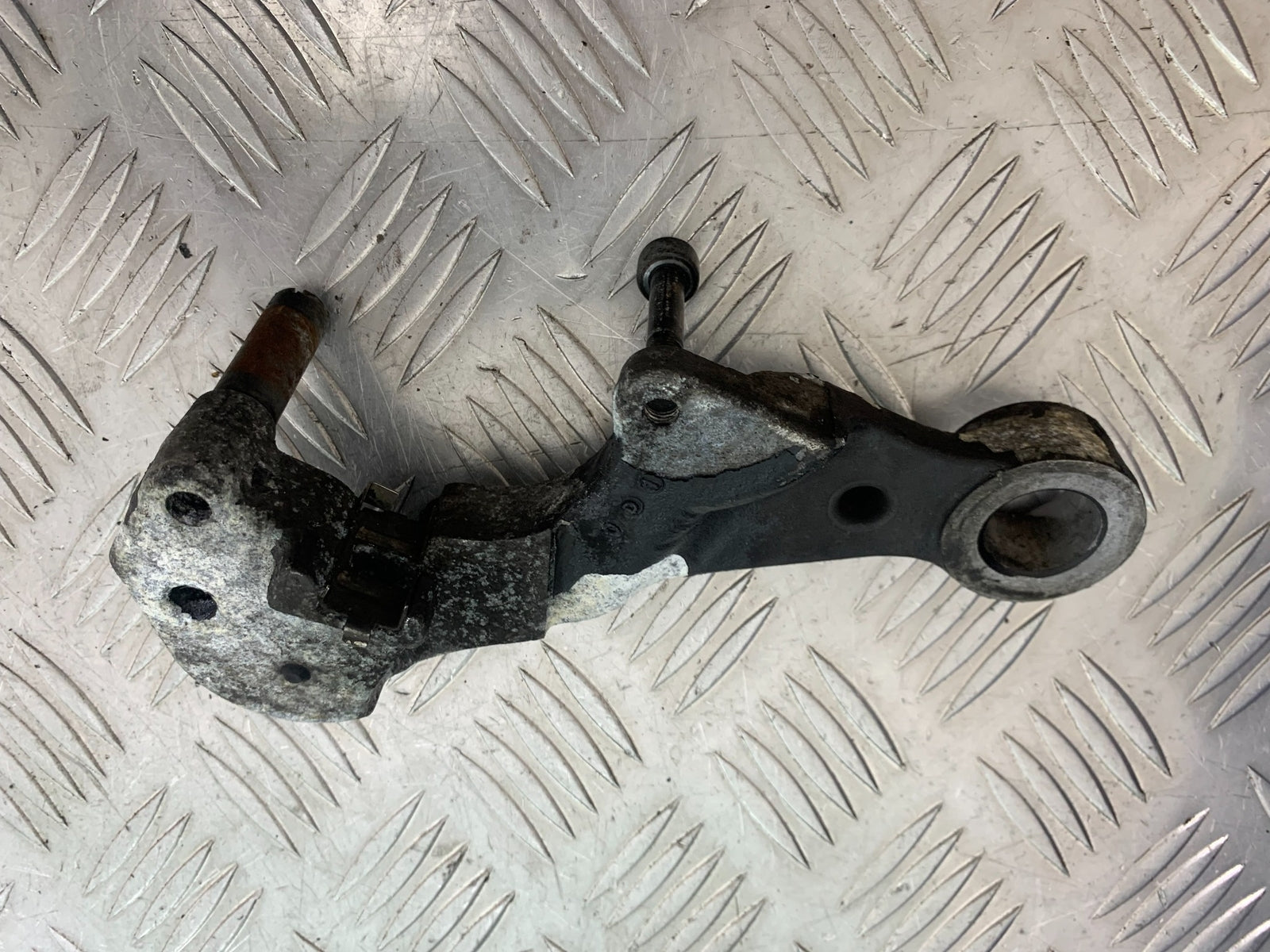 HARLEY DAVIDSON FXS BLACKLINE 1585 REAR CALIPER BRACKET  YEAR 2012 (CMB1147)