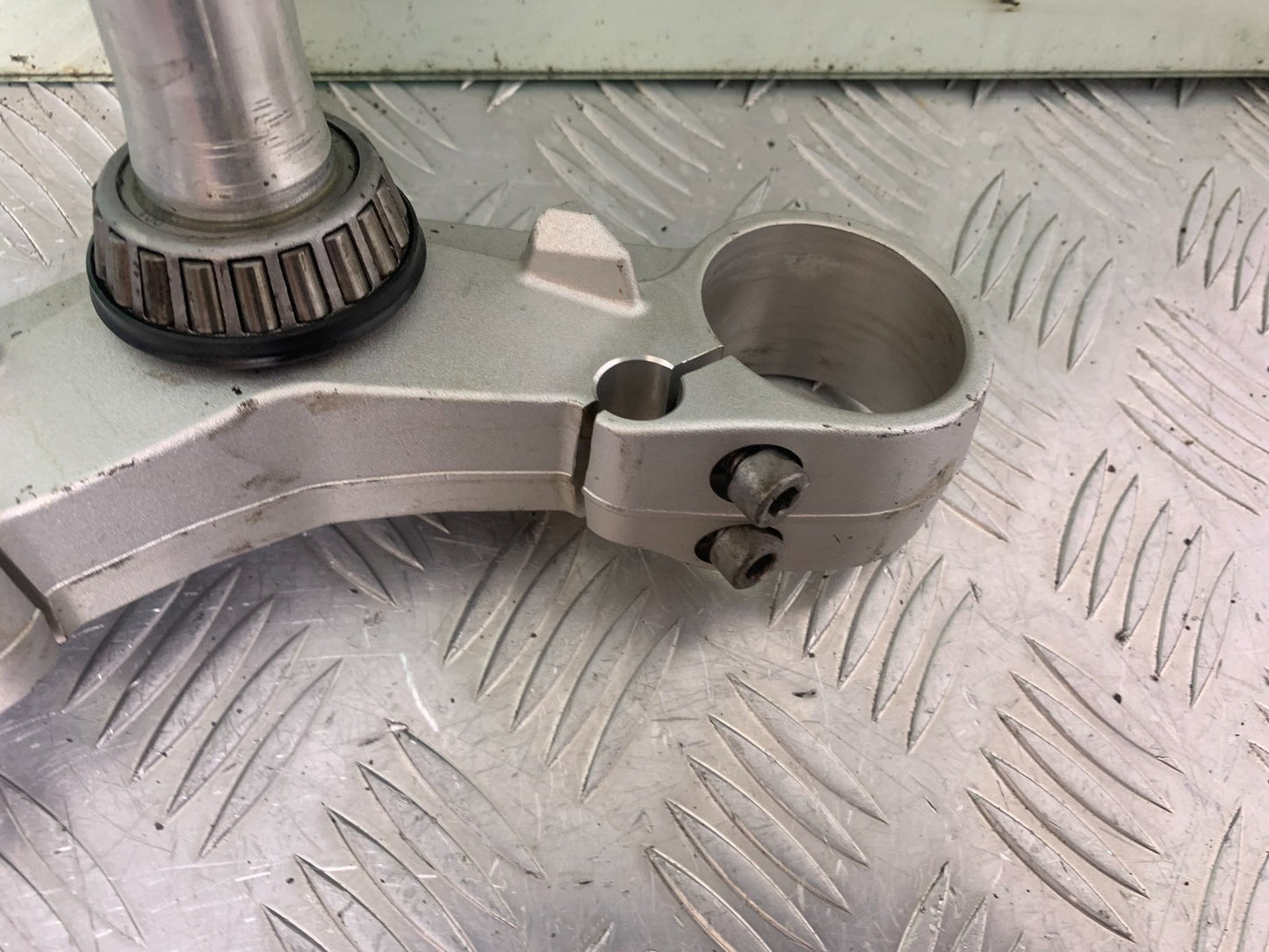 TRIUMPH 675 STREET TRIPLE BOTTOM YOKE  2013-2016 (CMB1186)