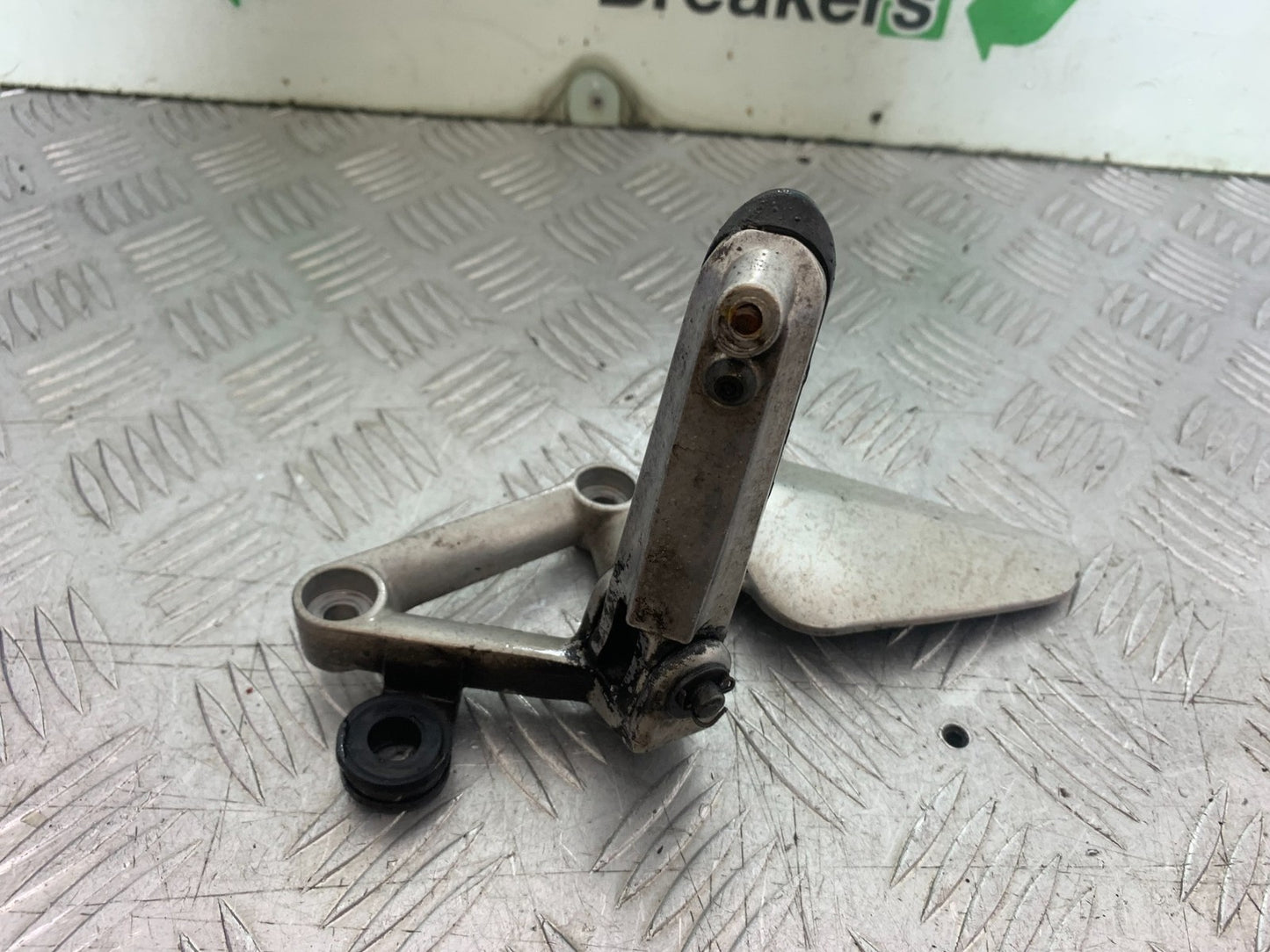 HONDA CBR1100 BLACKBIRD FRONT LEFT HANGER YEAR 1999-2005 (CMB1232)