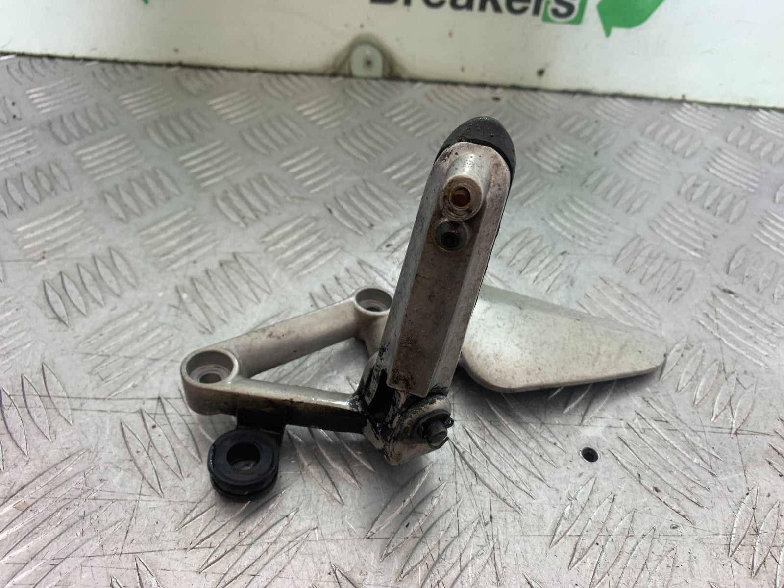 HONDA CBR1100 BLACKBIRD FRONT LEFT HANGER YEAR 1999-2005 (CMB1232)