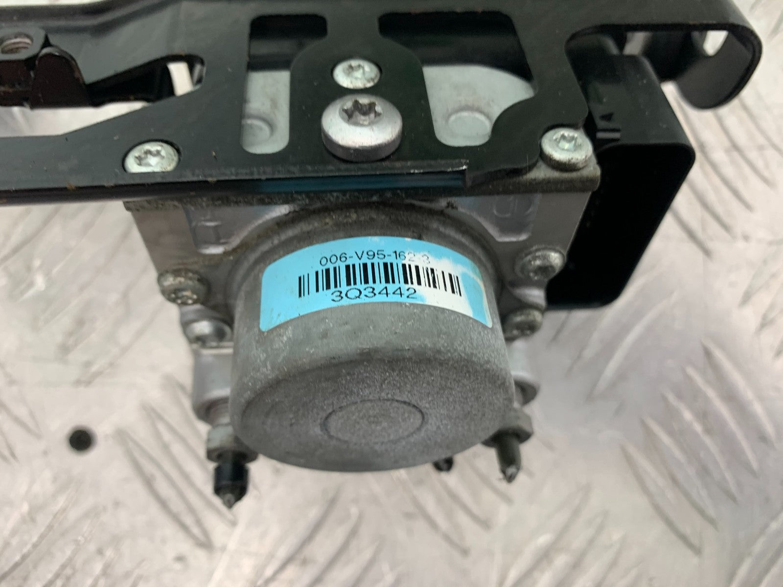 TRIUMPH 675 STREET TRIPLE RX ABS PUMP   2015- 2017 (CMB1299)