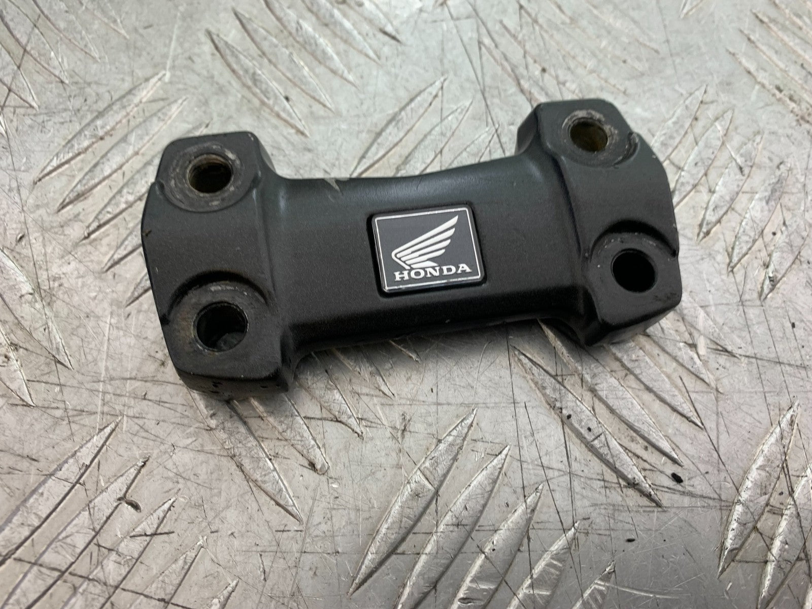 HONDA CB650F CB 650 FA-E HANDLEBAR CLAMP   YEAR 2014-2017 (CMB1226)