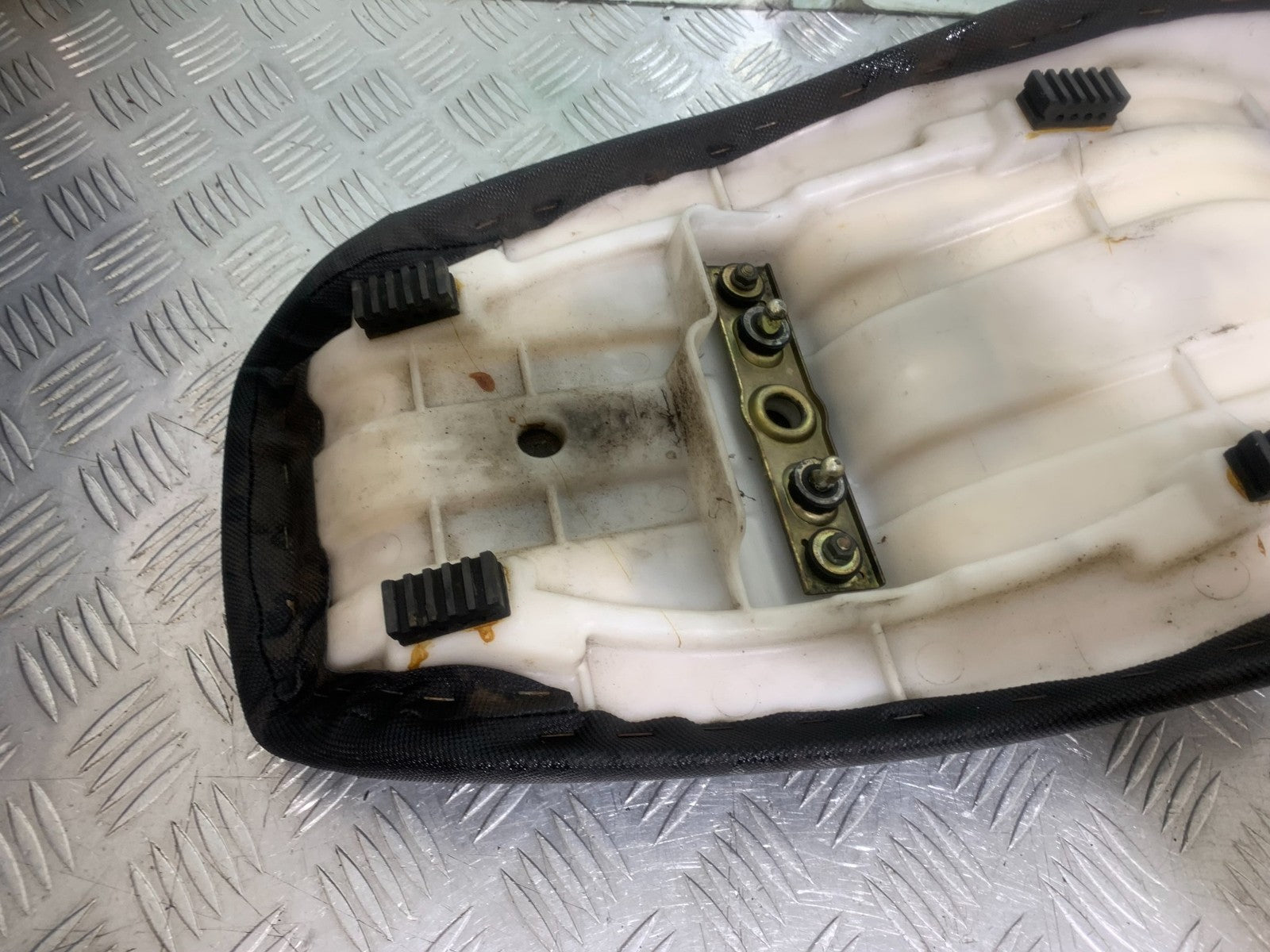 SUZUKI GS500 GS 500 SEAT   YEAR 2001-2008 (CMB1254)