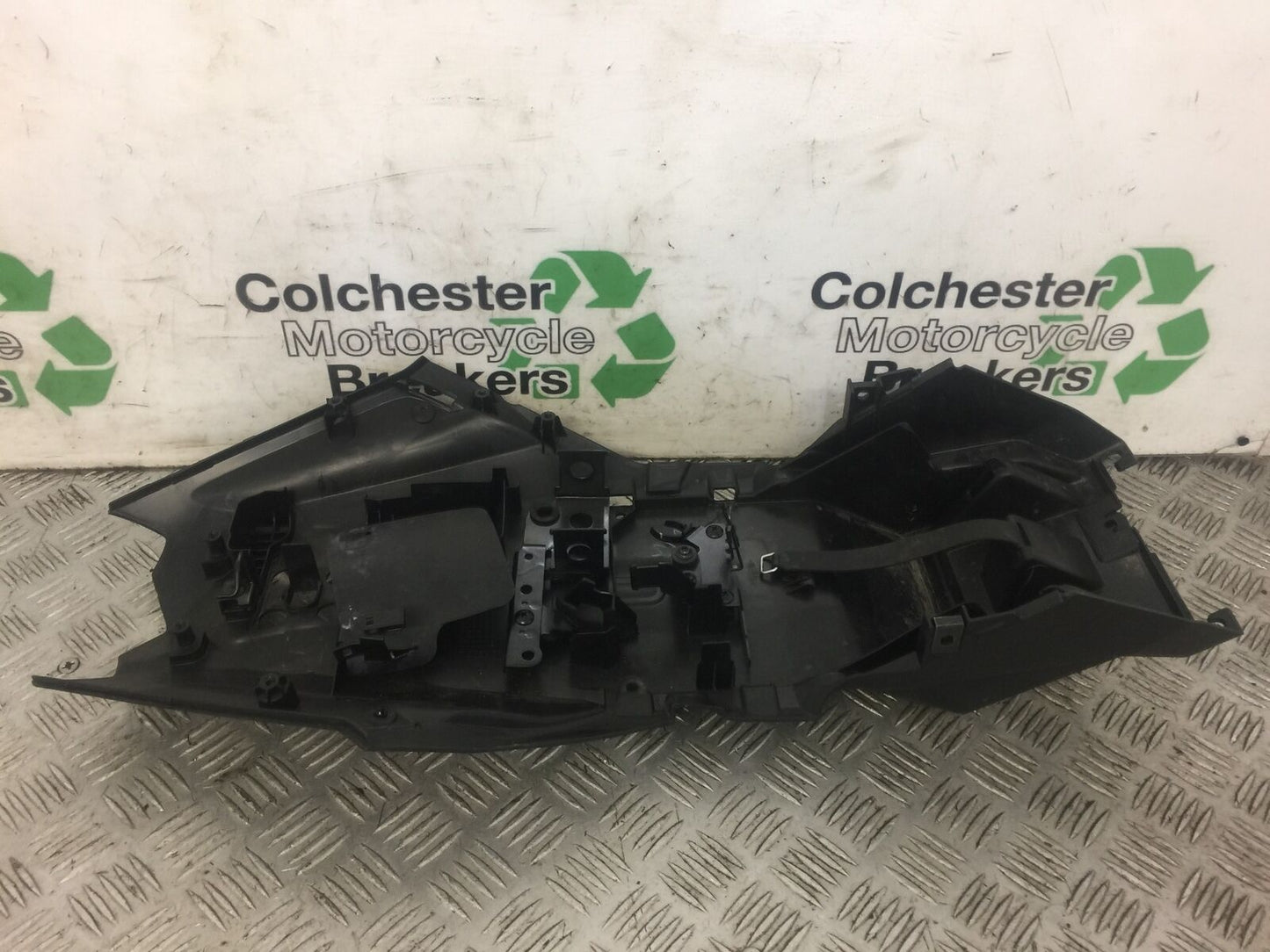 KAWASAKI NINJA 250 SL BX250 UNDERTRAY  YEAR 2017 (STOCK 479)